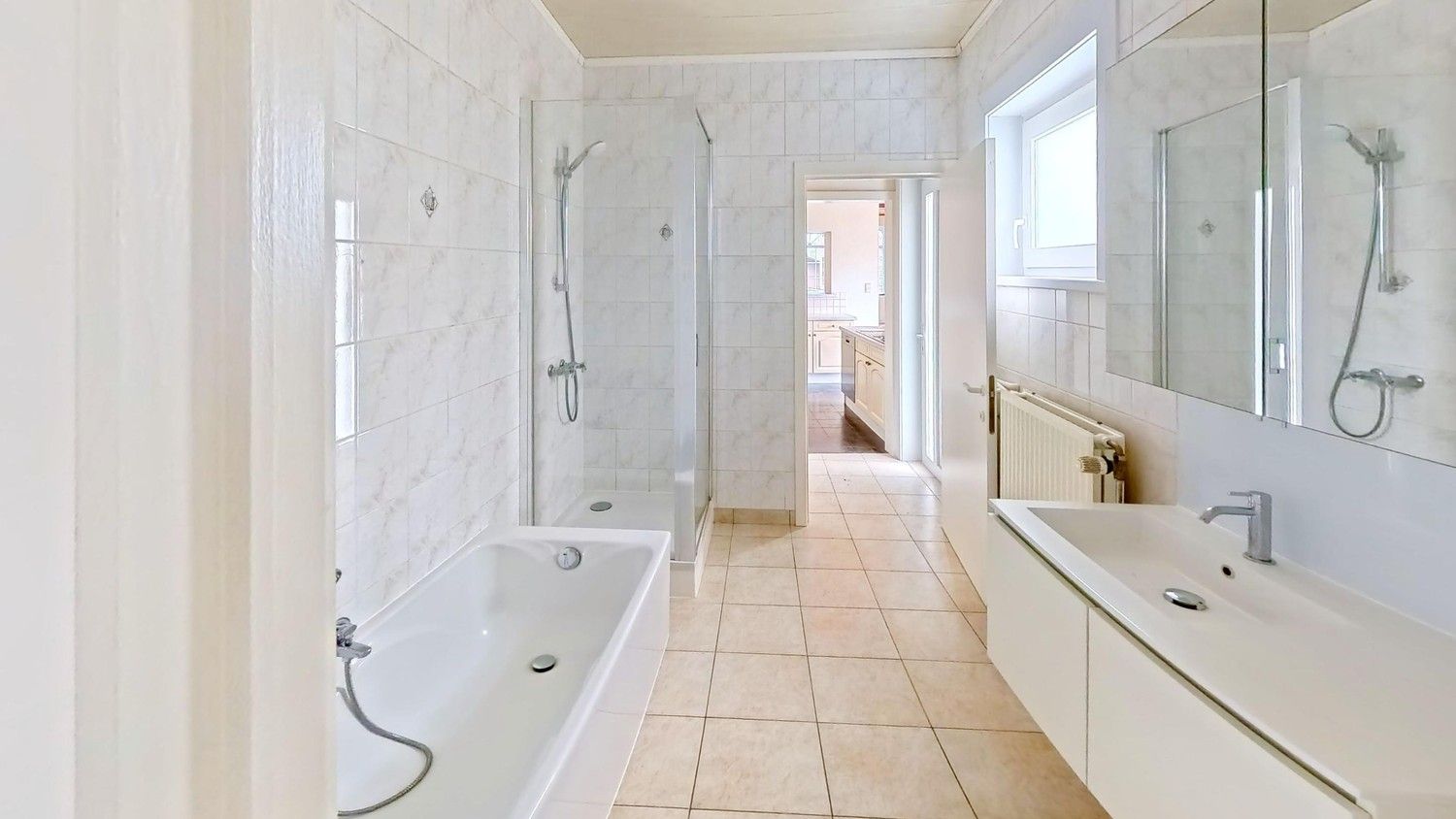 Ruime woning met mooie tuin te huur! foto 6