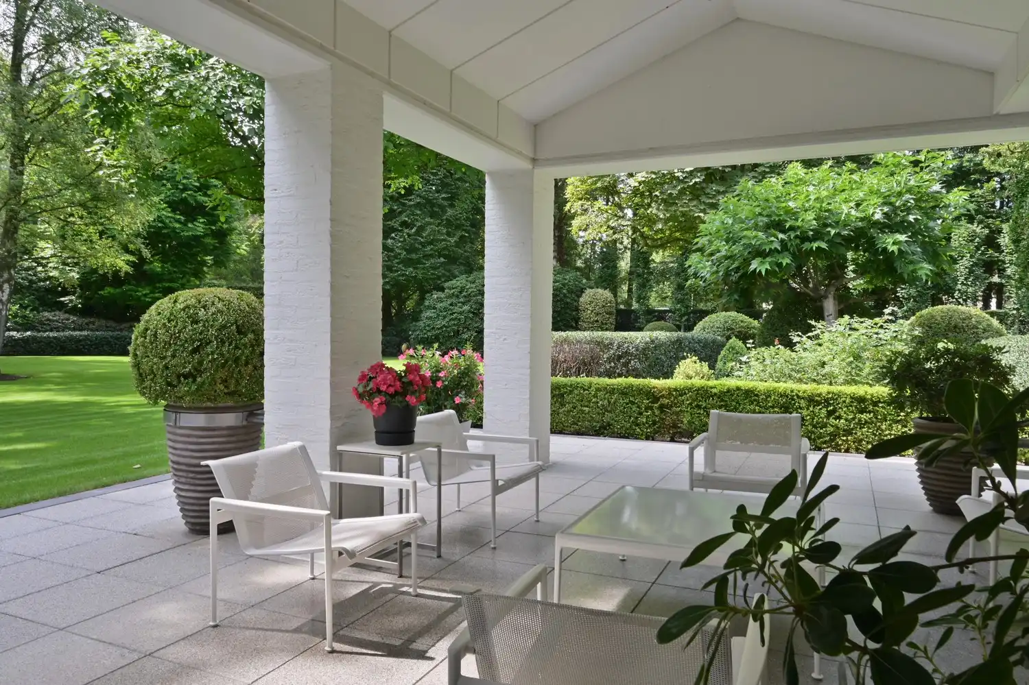 Exclusieve villa op 90a met binnenzwembad en majestueuze parktuin op toplocatie in Lanaken foto 16