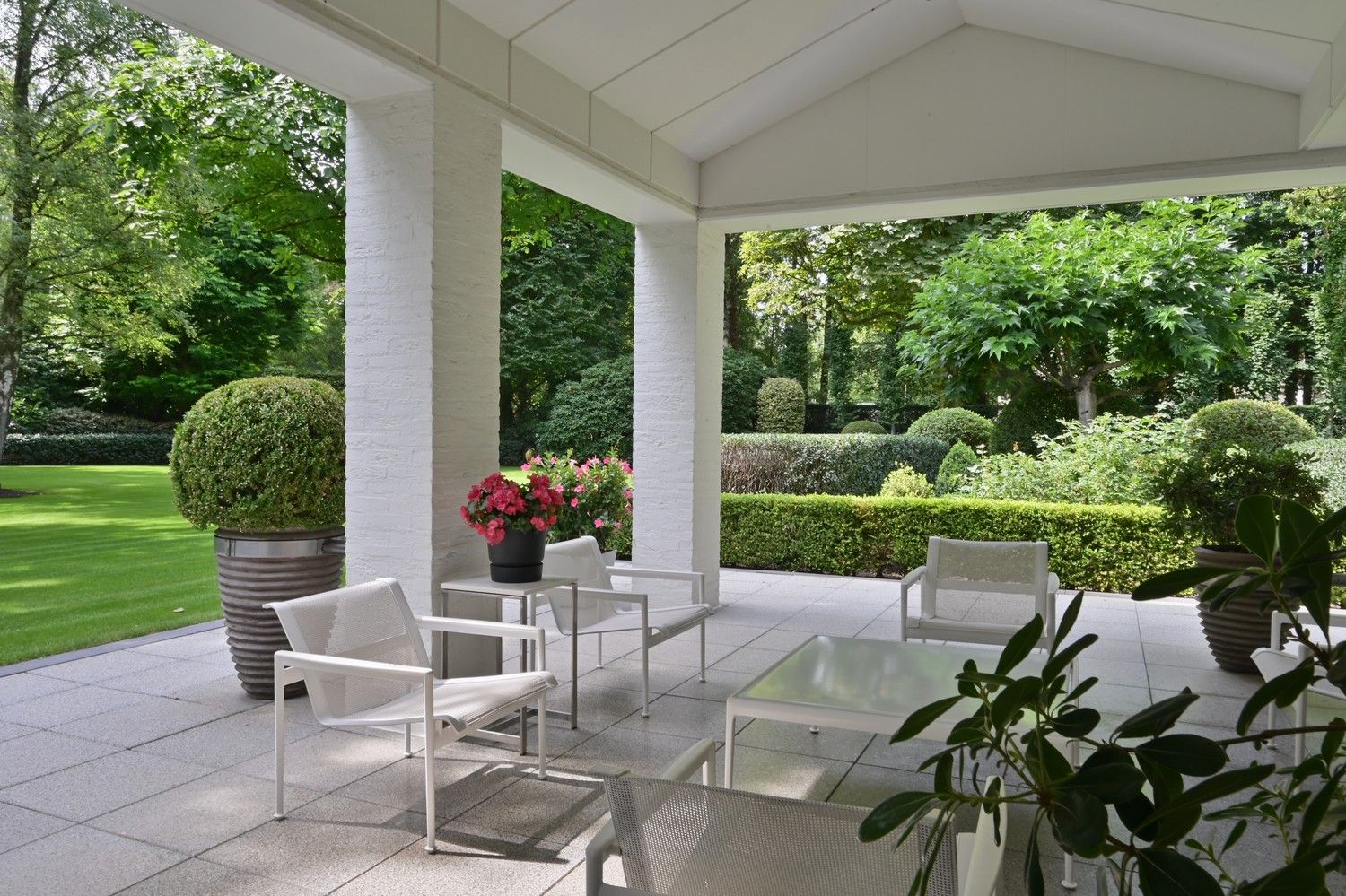 Exclusieve villa op 90a met binnenzwembad en majestueuze parktuin op toplocatie in Lanaken foto 6