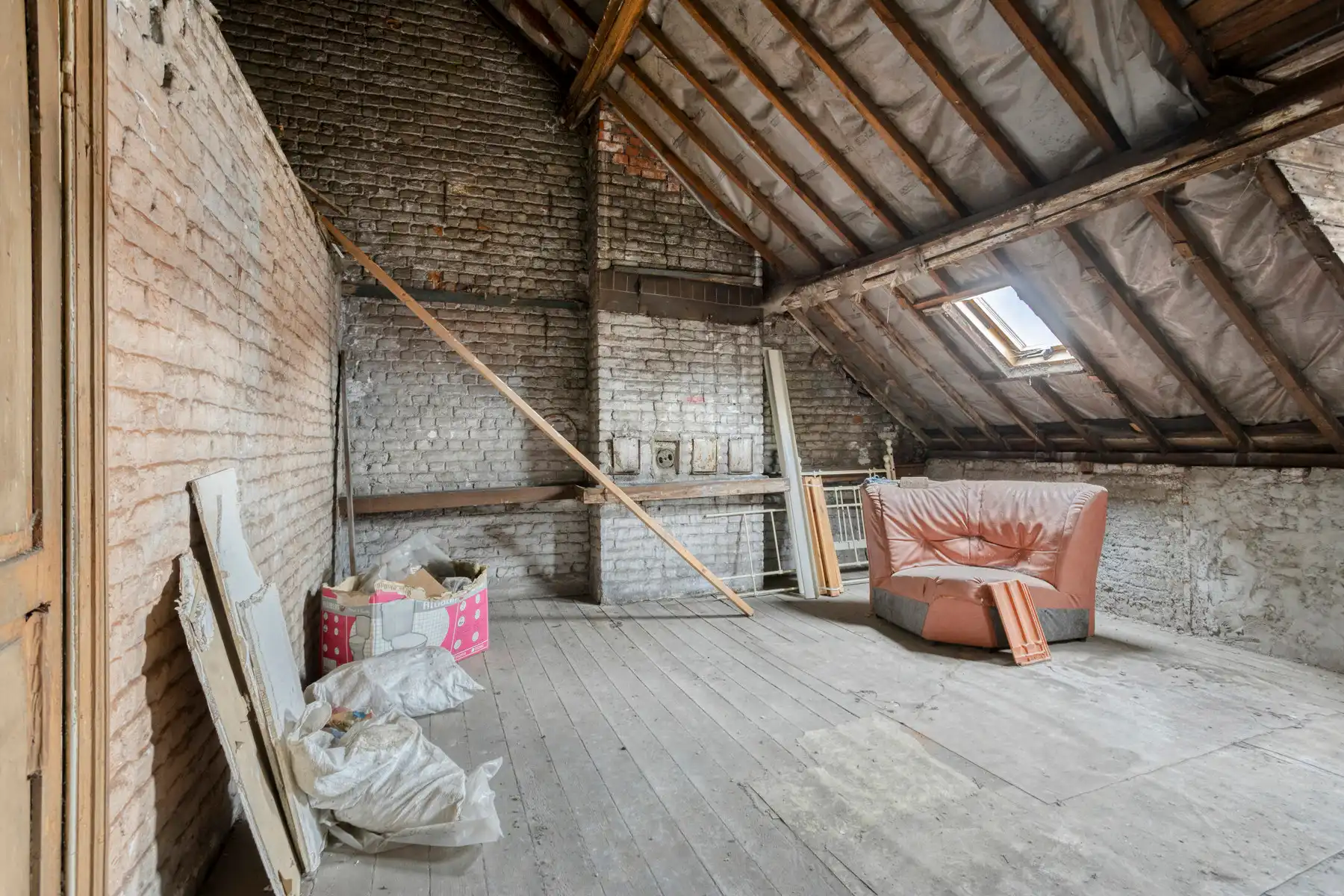 Te renoveren appartementsgebouw met vergunning voor 3 Apps foto 25