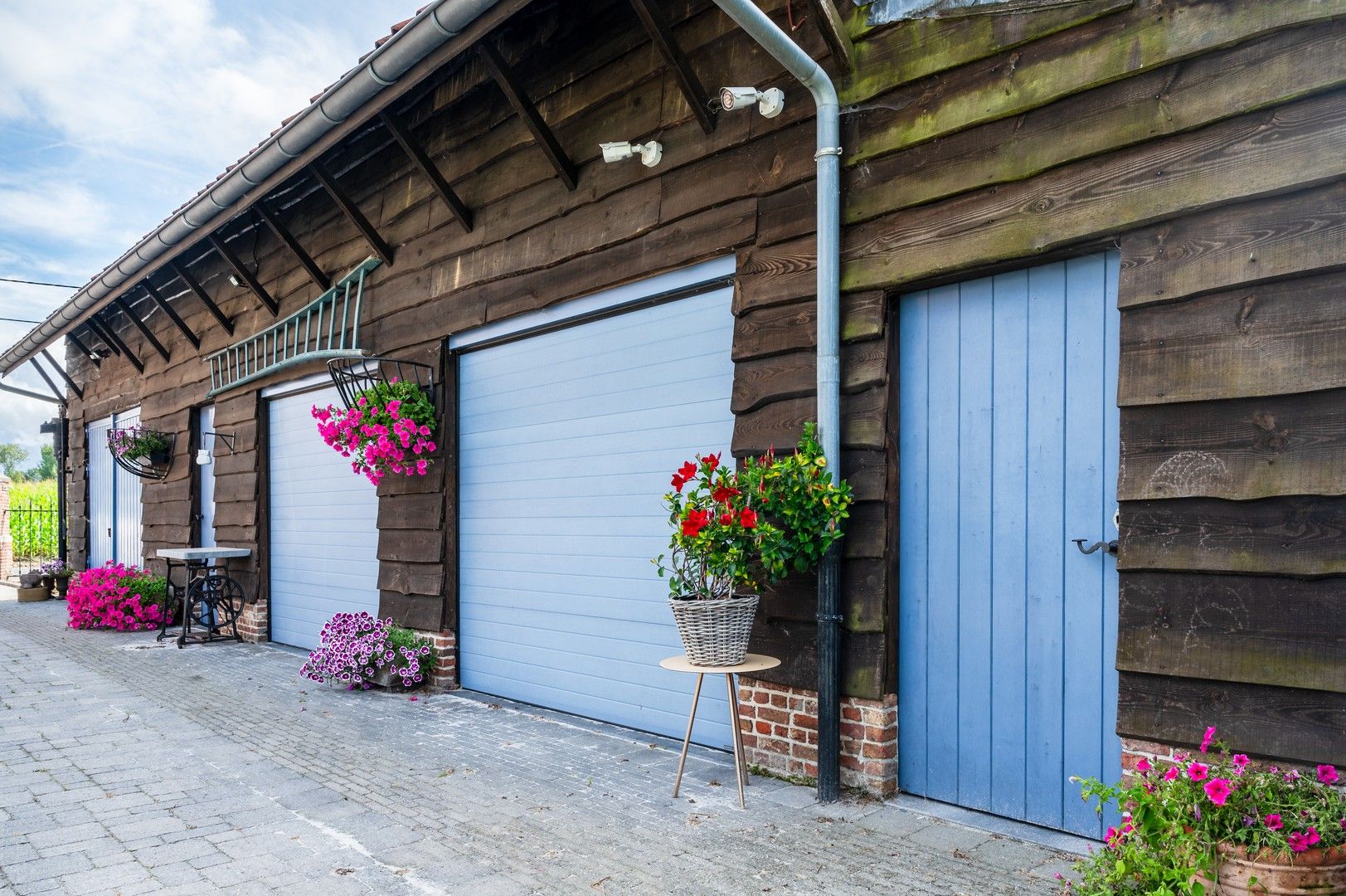 Ruime woning met dubbele garage en tuin van 1500m2 foto 6