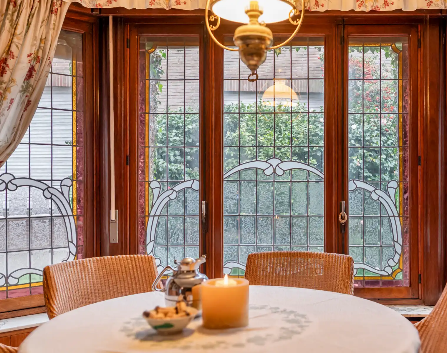 Imposante herenwoning met loods in hartje Overmere  foto 15