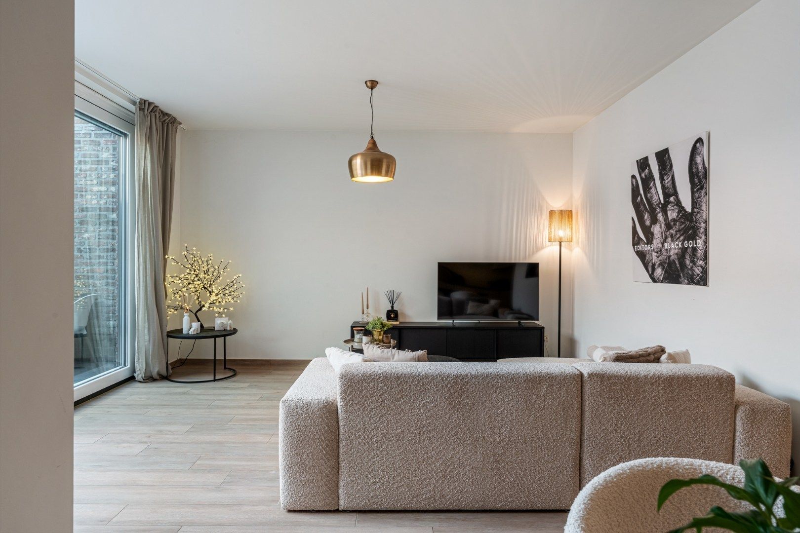 Recent, hoogwaardig afgewerkt gelijkvloers appartement, met terras en inpandige garage, in het centrum van Maaseik!  foto 17