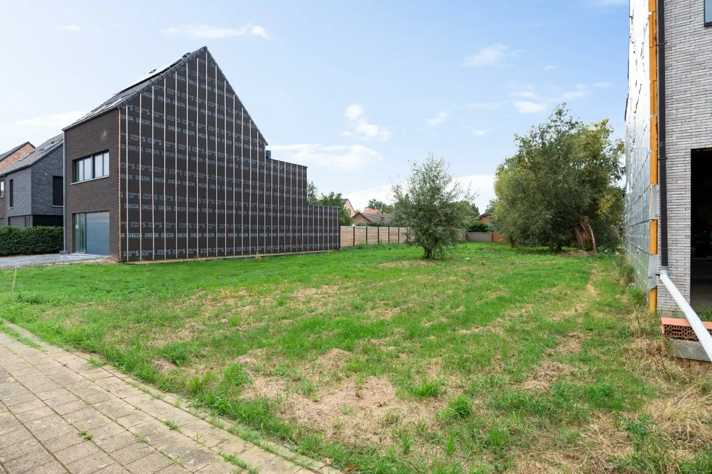 Centraal gelegen bouwgrond van 547m² voor HOB foto 2