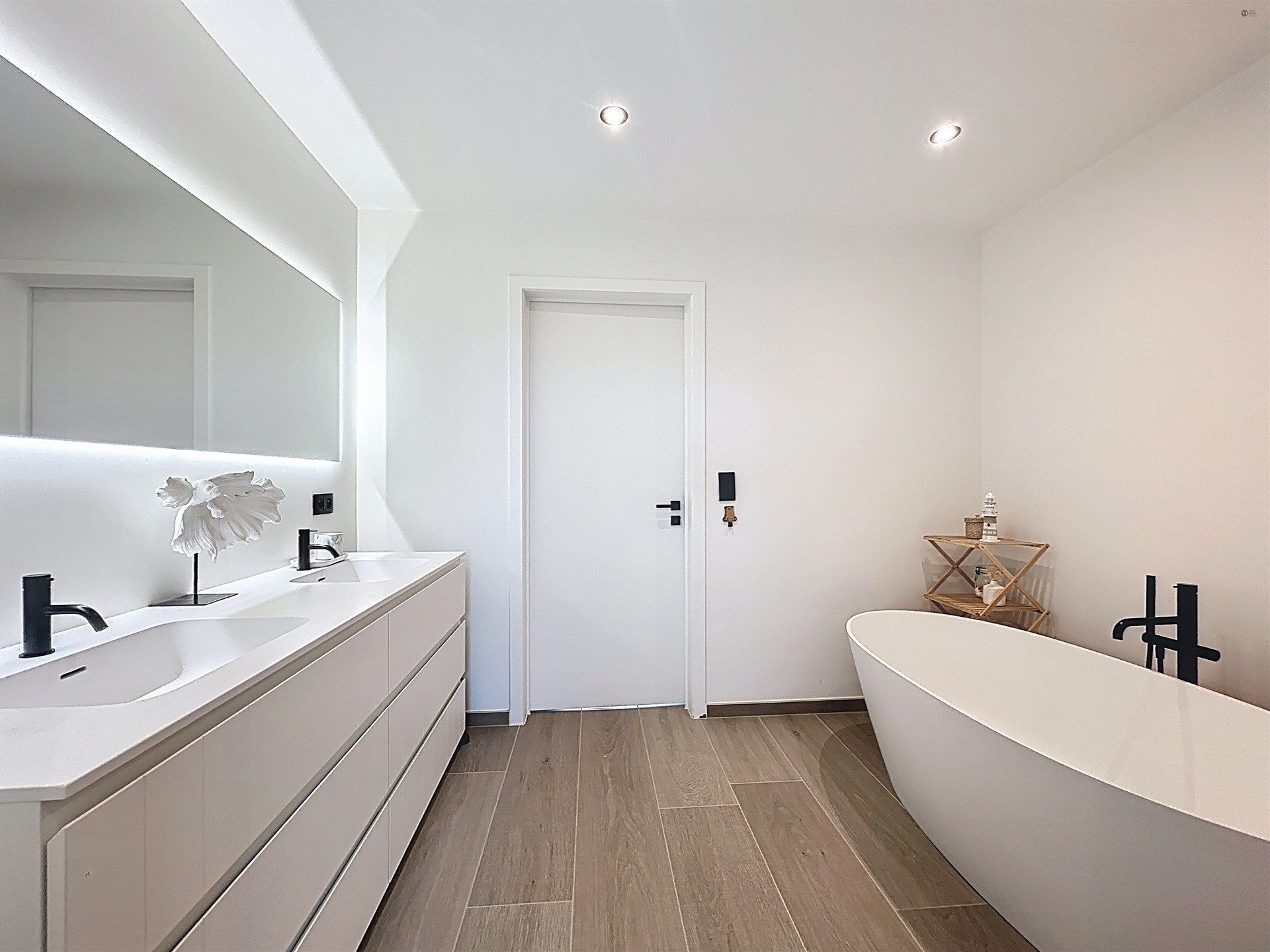 Half open bebouwing met 4 slaapkamers en ruime garage op perceel van 518m² foto 14