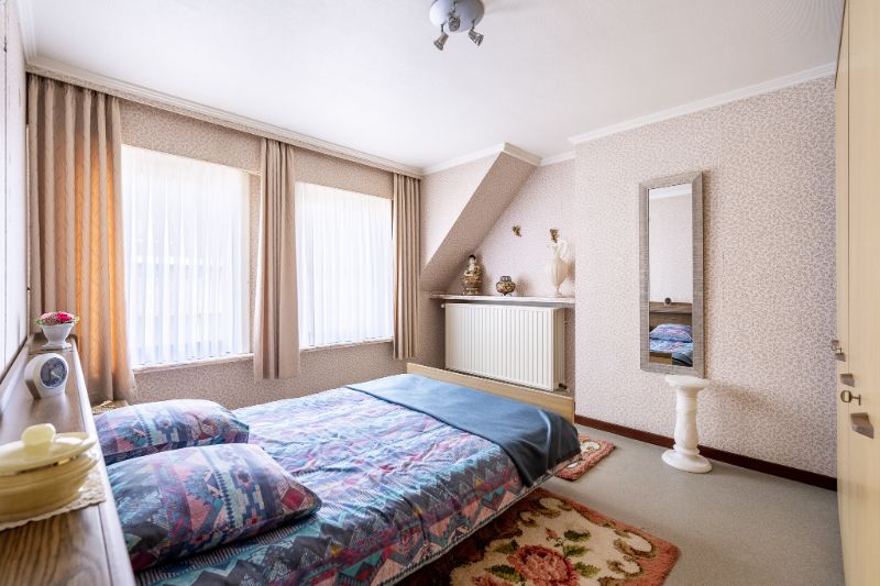 Bel-etagewoning met potentieel in hartje Izegem. foto 10