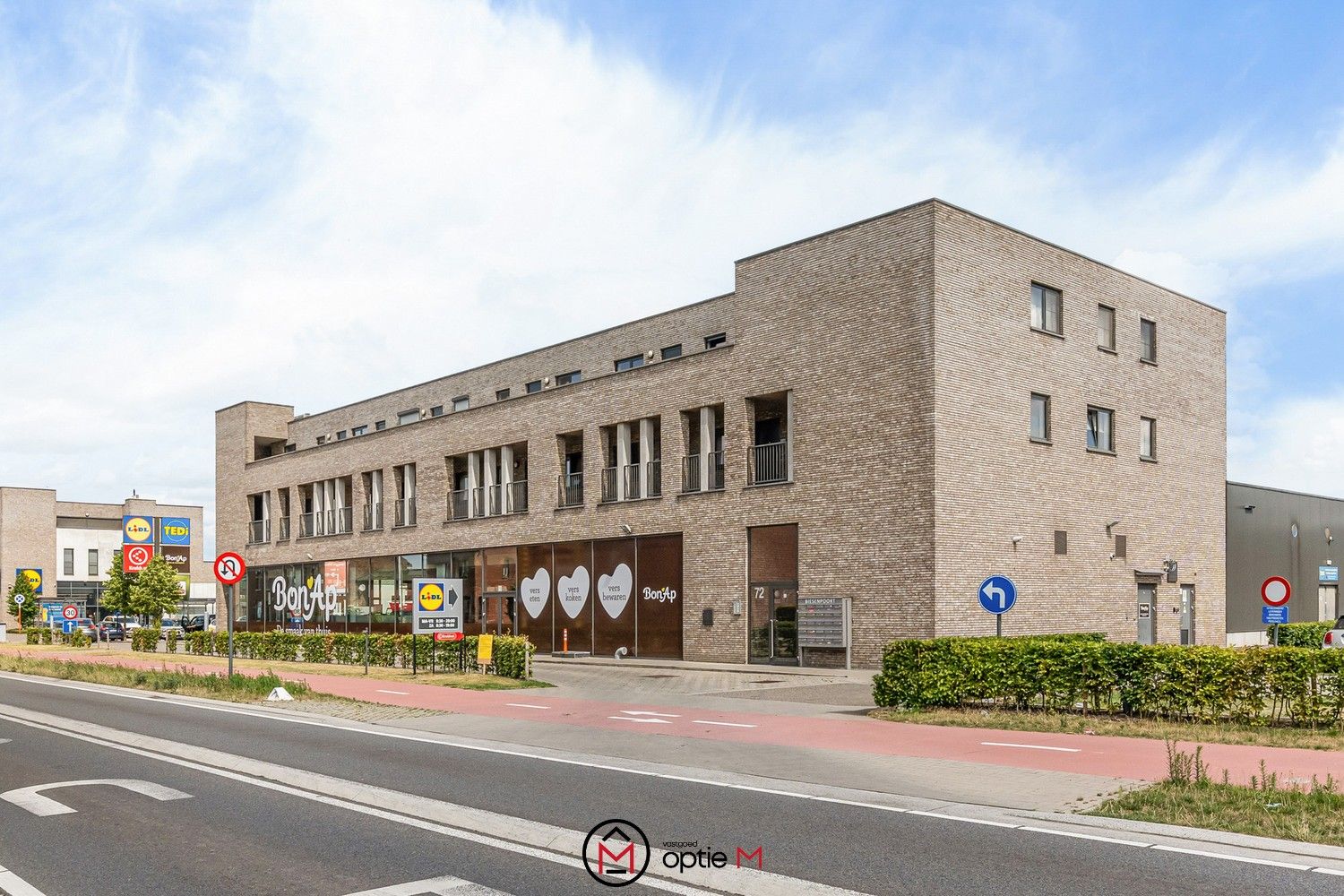 Instapklaar appartement met parking en terras foto 18