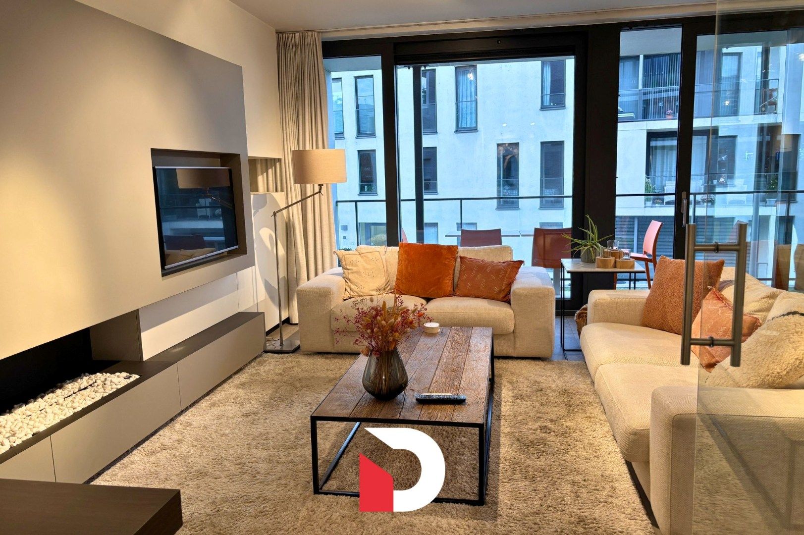 Uniek GEMEUBELD appartement met 2 slaapkamers en ruim terras foto 2