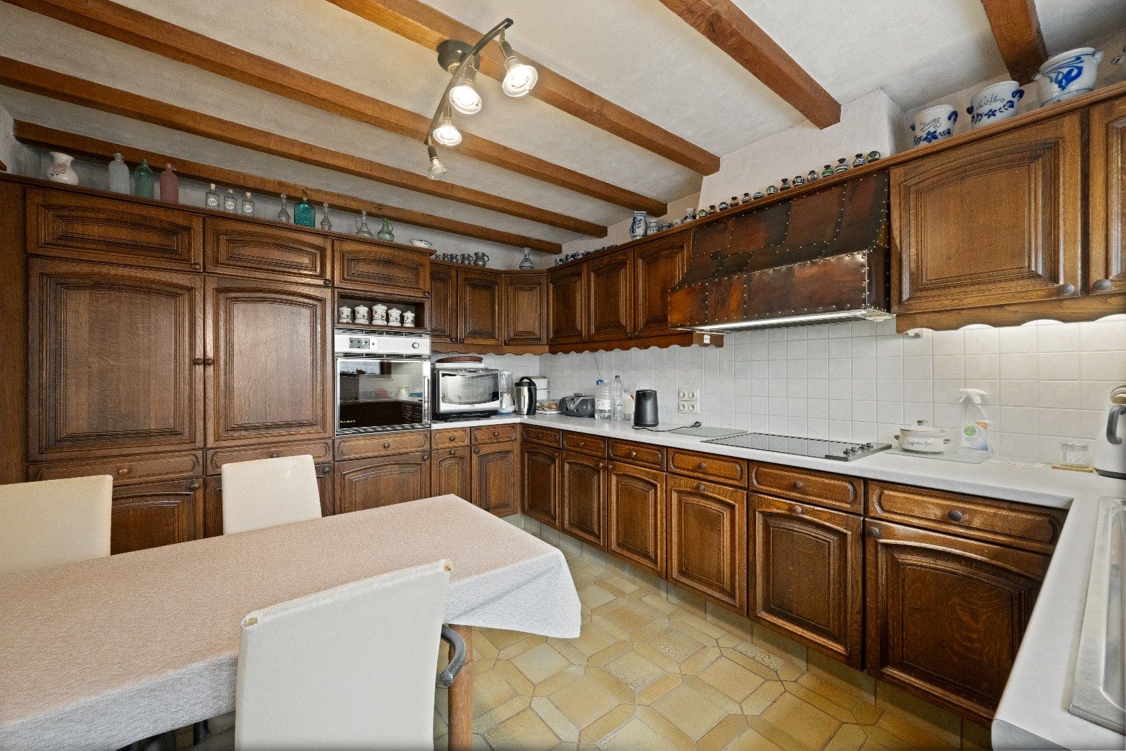 Ruime bungalow foto 8