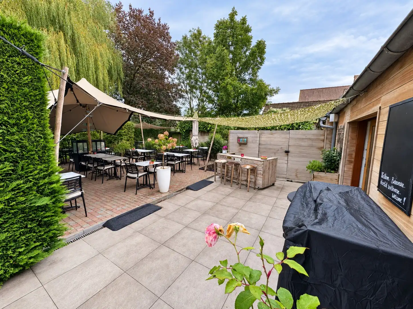 De Witte Doorn – instapklaar restaurant met woonst, sfeervolle tuin en polderzicht in Vlissegem. foto 14