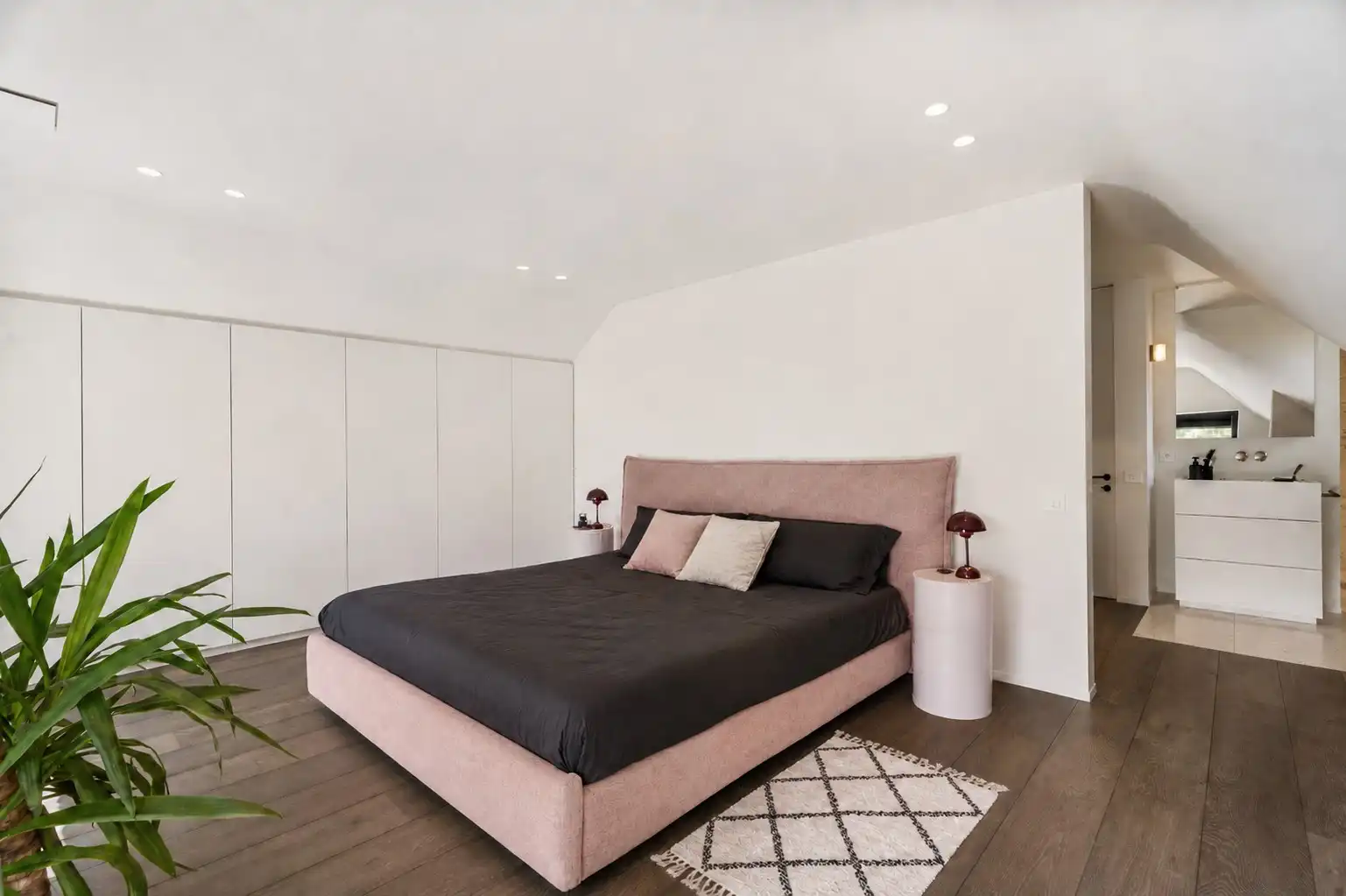 Exclusieve, volledig gerenoveerde villa met 5 slaapkamers en hoogwaardige afwerking. foto 12