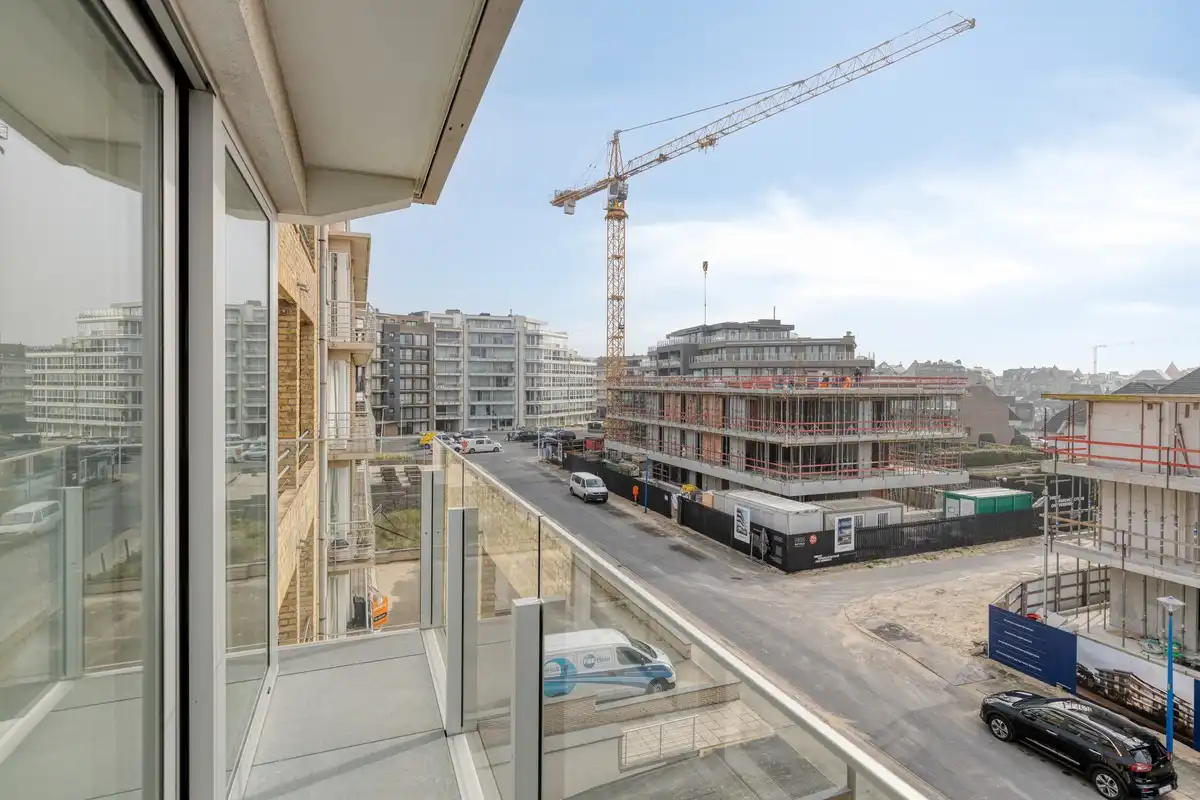 Volledig gerenoveerd tweeslaapkamer appartement op de zeedijk! foto 15