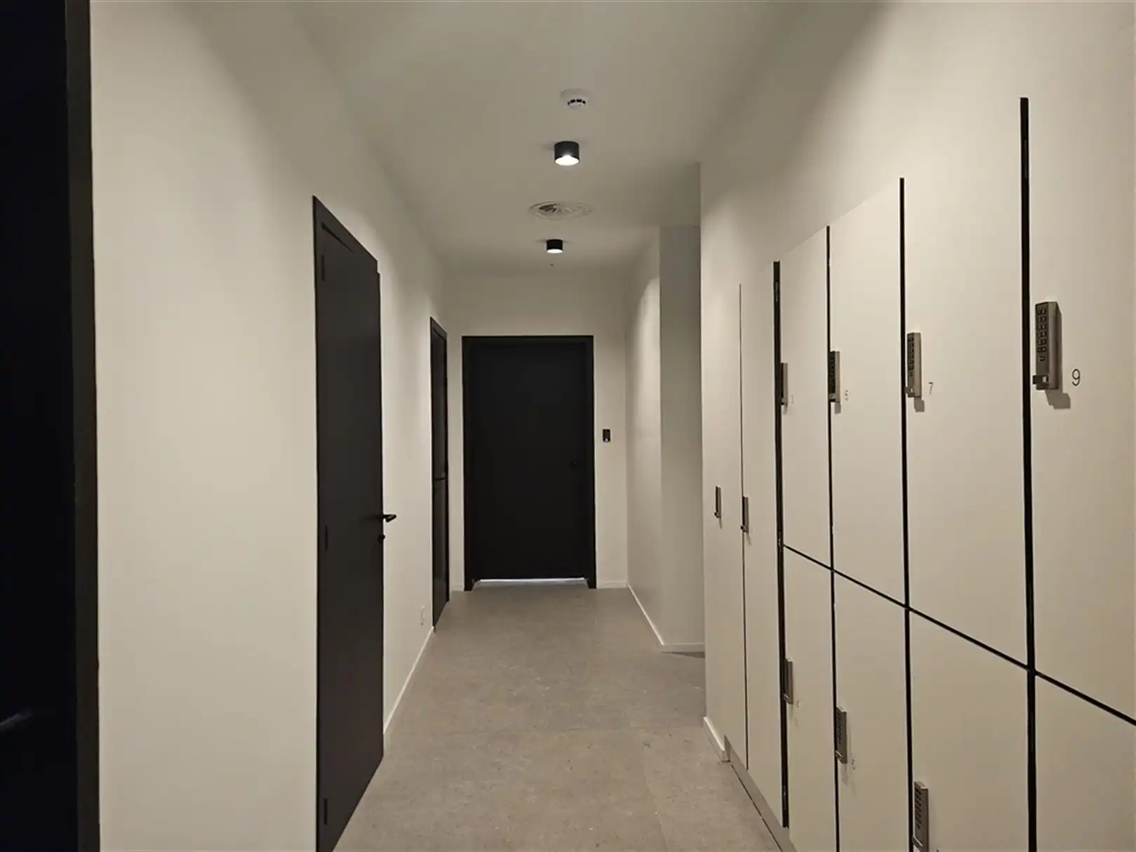 Moderne kantoren op zichtlocatie langs de E40 foto 10