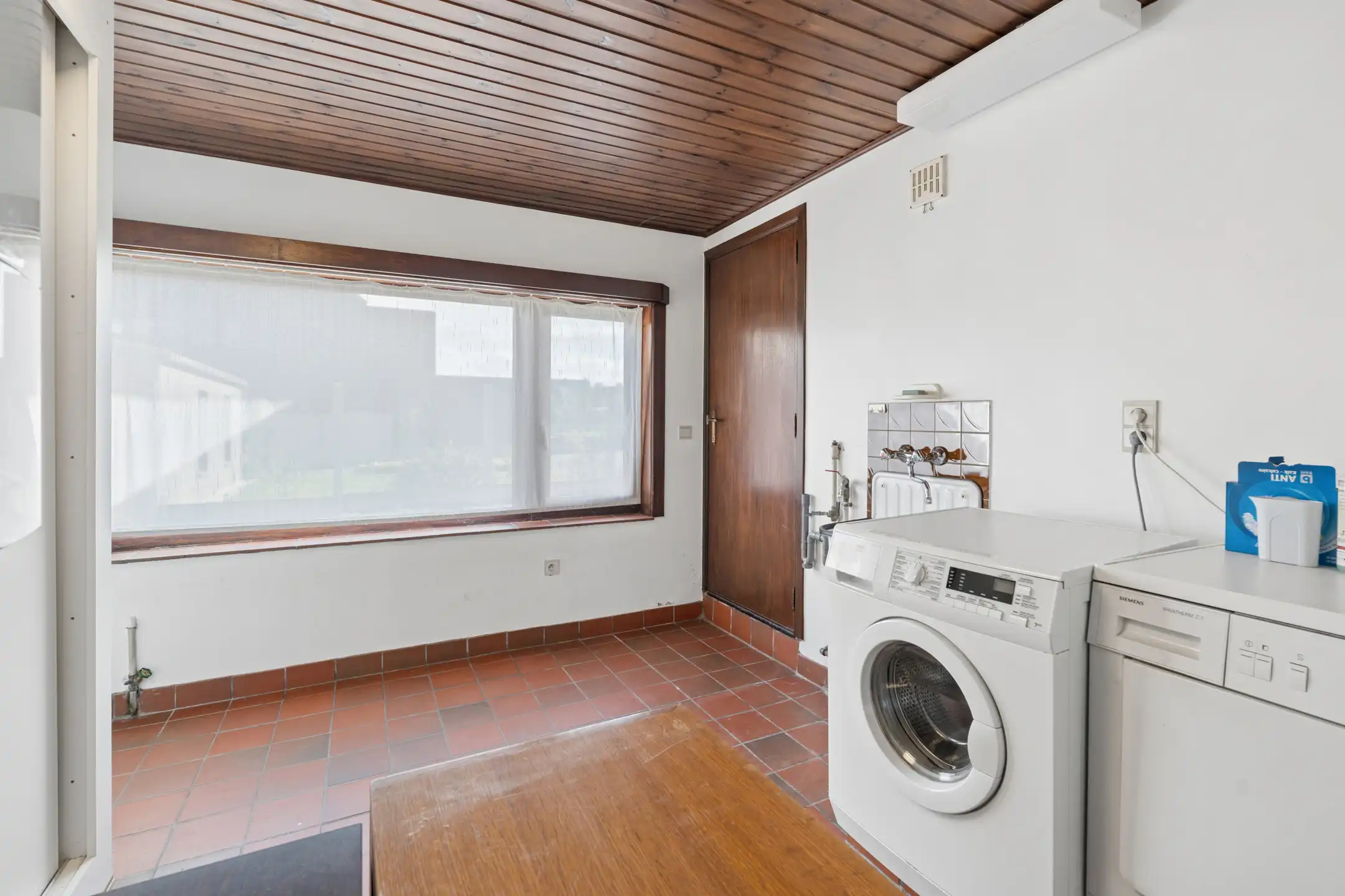 Charmante 3-gevelwoning met garage en tuin foto 25
