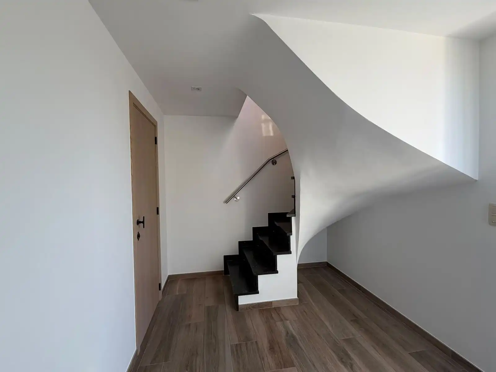 Open bebouwing met twee slaapkamers en 2 ruime terrassen foto 3