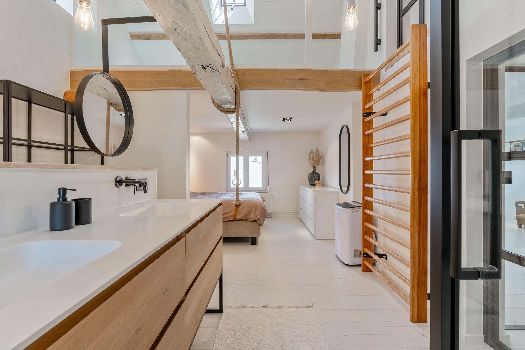 Compleet gerenoveerde en instapklare woning te Kortessem! foto 12