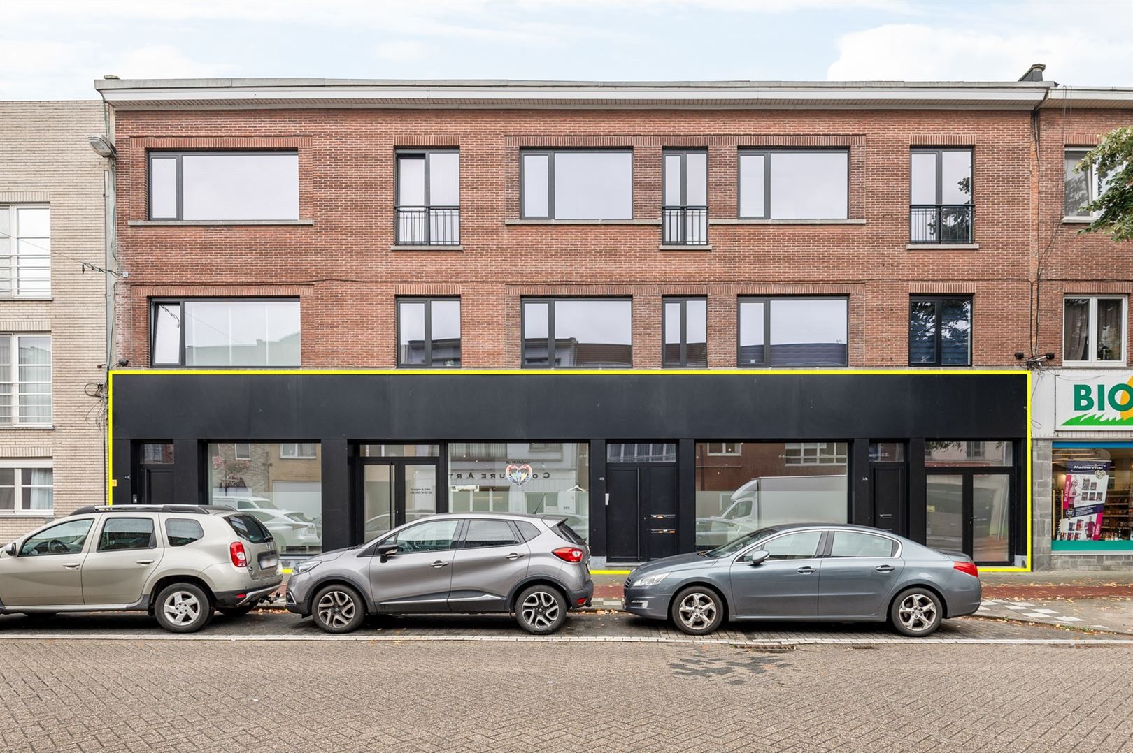 Commercieel gelijkvloers te koop in Wilrijk foto {{pictureIndex}}