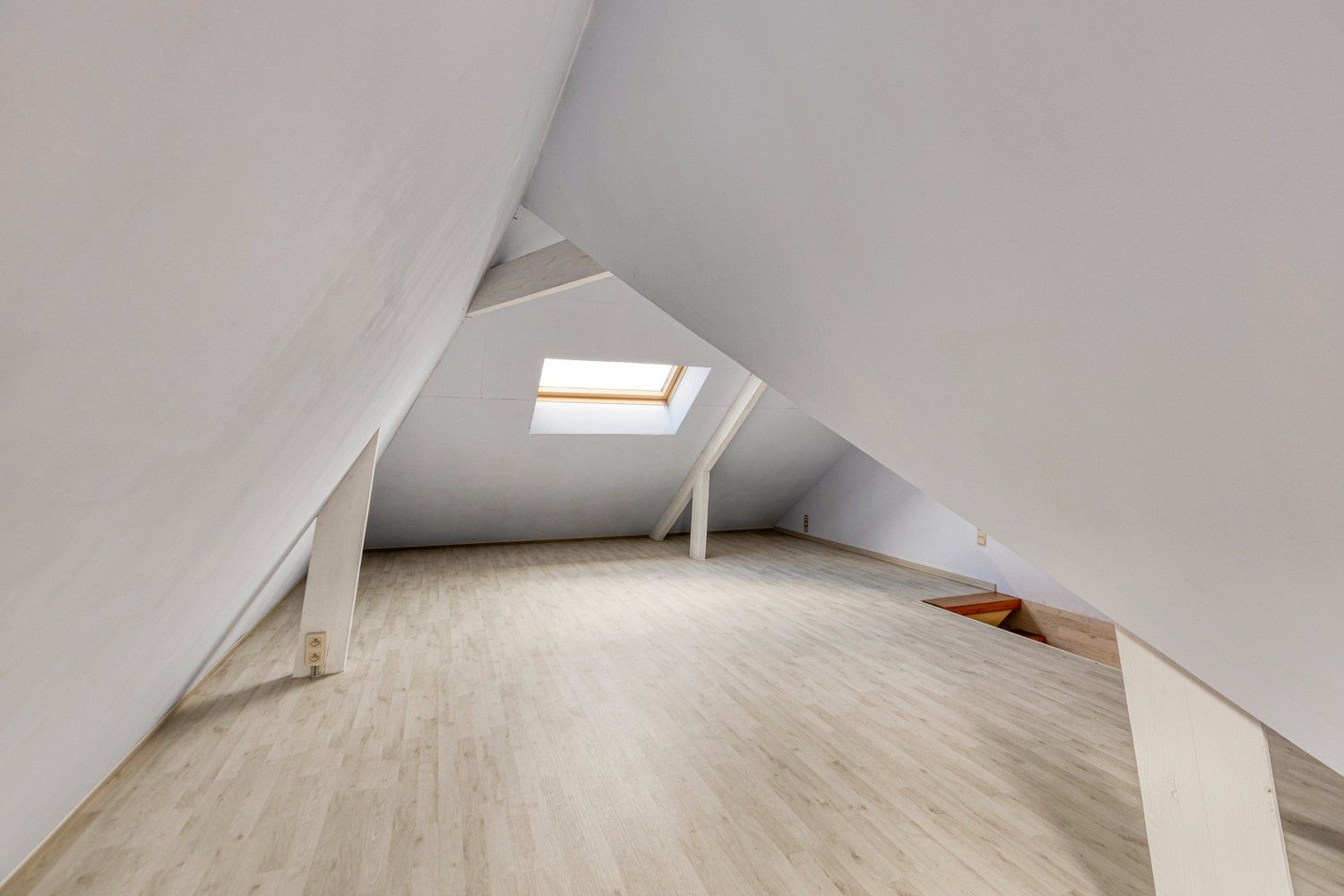 Halfopen gezinswoning met drie slaapkamers (mogelijkheid tot 4), grote tuin en zonnepanelen! foto 31