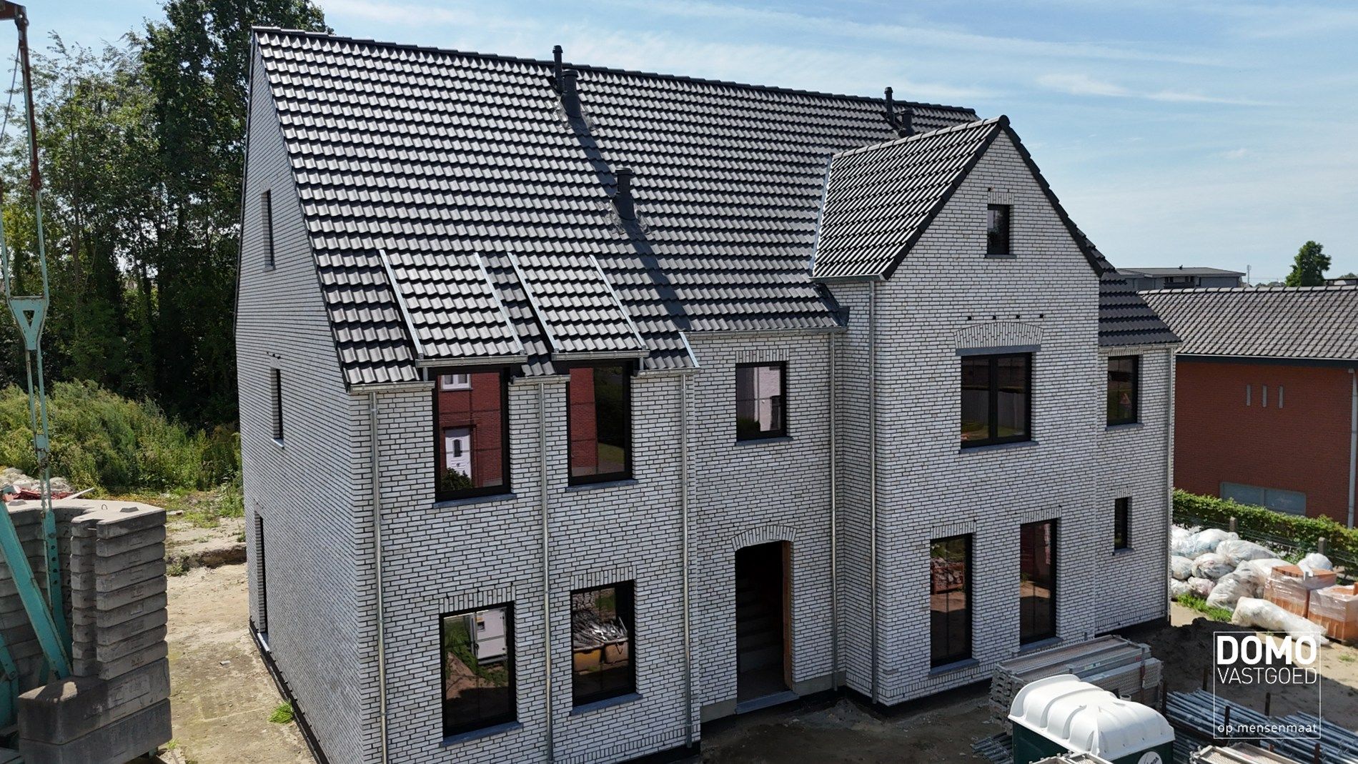 ENERGIEZUINIGE HALFOPENBEBOUWING MET 3 SLAAPKAMERS TE KERMT foto 2