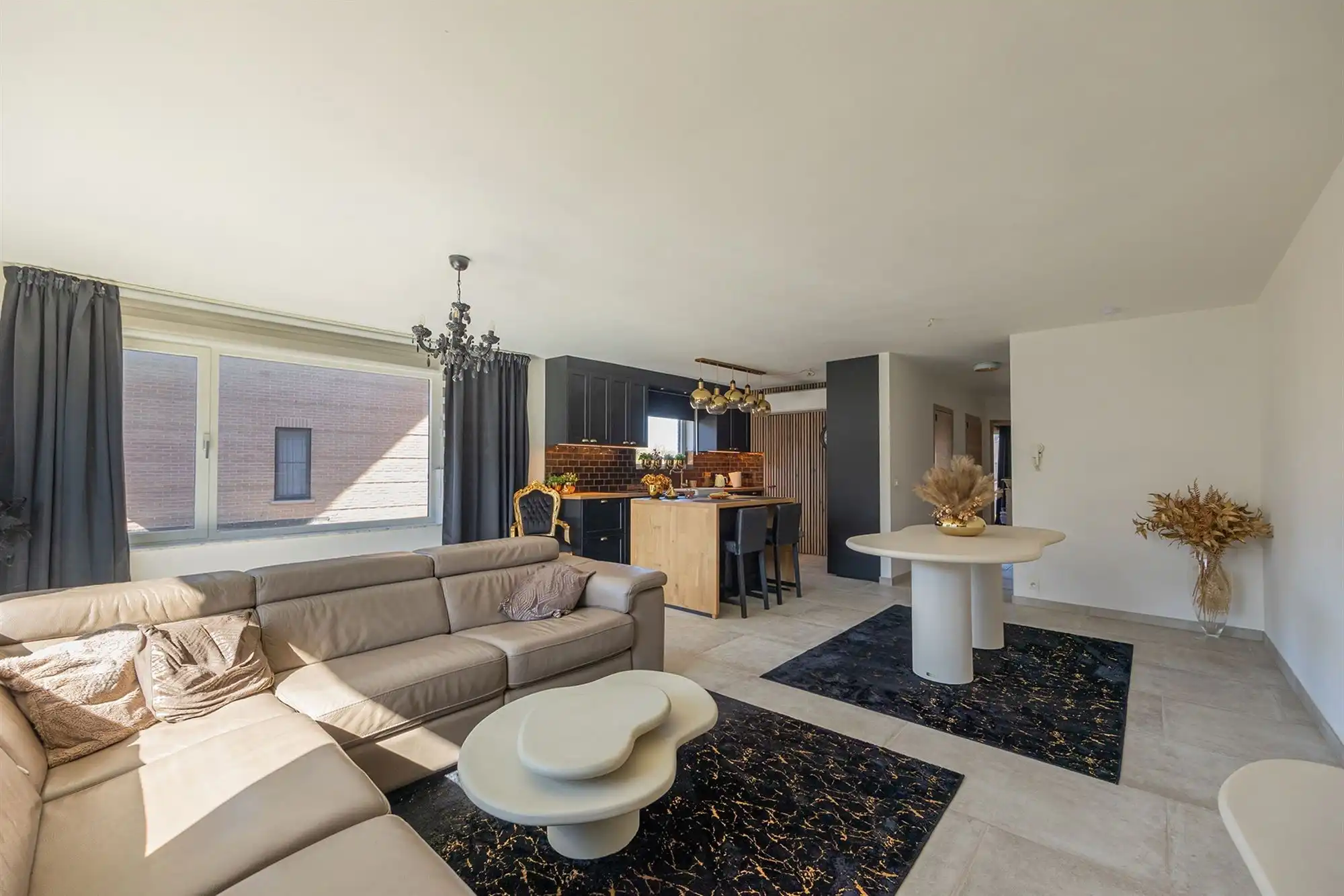 Lichtrijk appartement met terras en garage in Mechelen foto 2