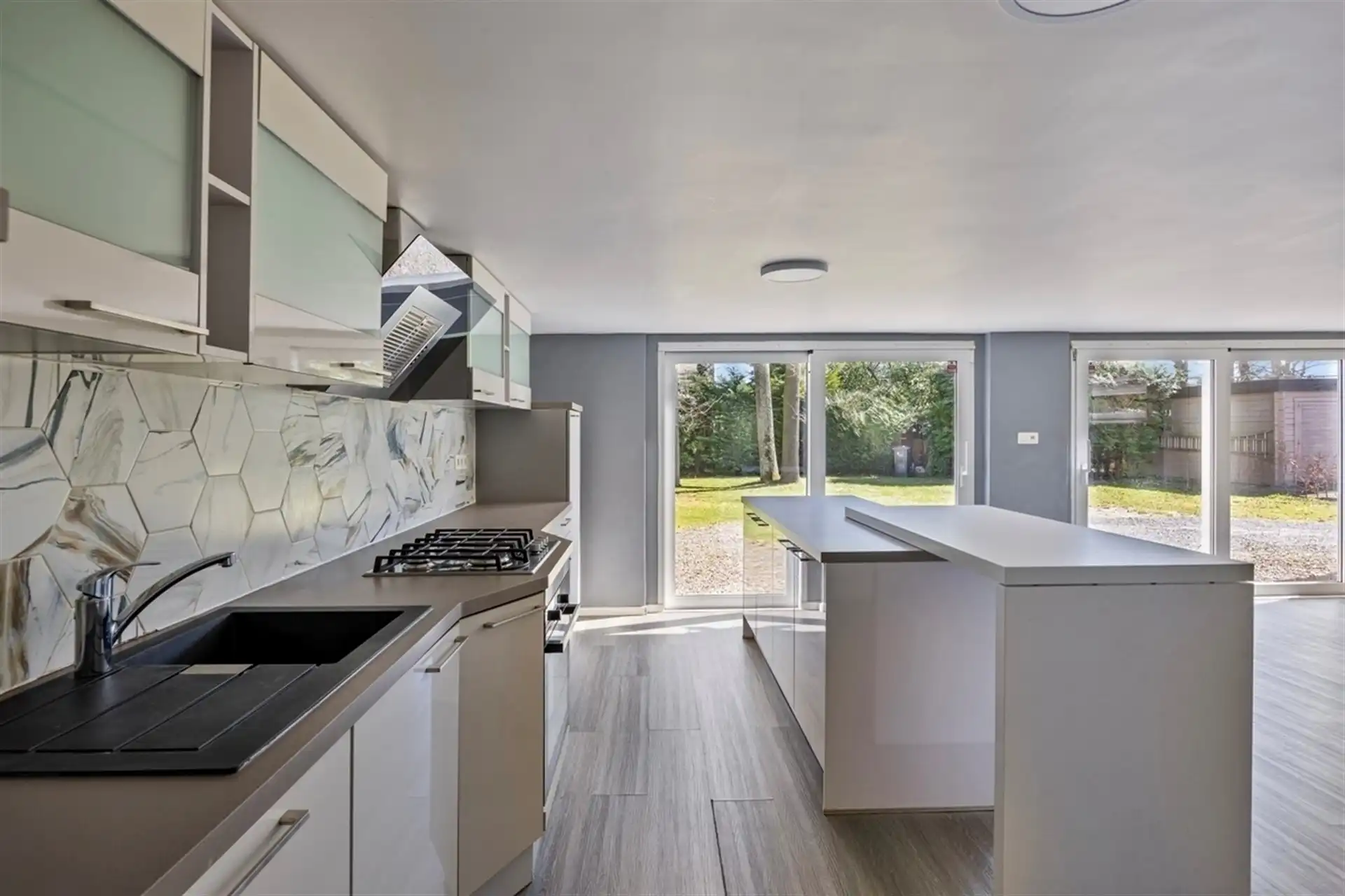 Ruime gerenoveerde villa met 4 slaapkmaers in residentiele wijk foto 18