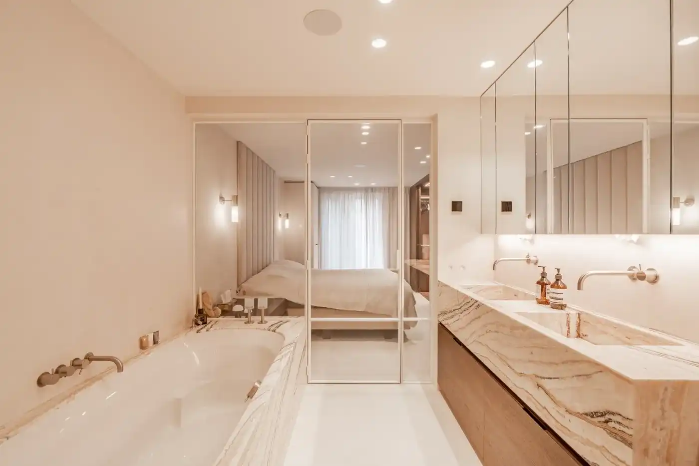 Uitzonderlijk duplexappartement met frontaal zeezicht foto 12