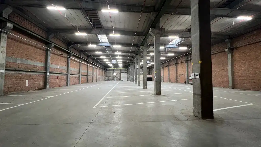 Loods met rolbrug te huur vlakbij afrit E17 te Sint-Niklaas foto 4