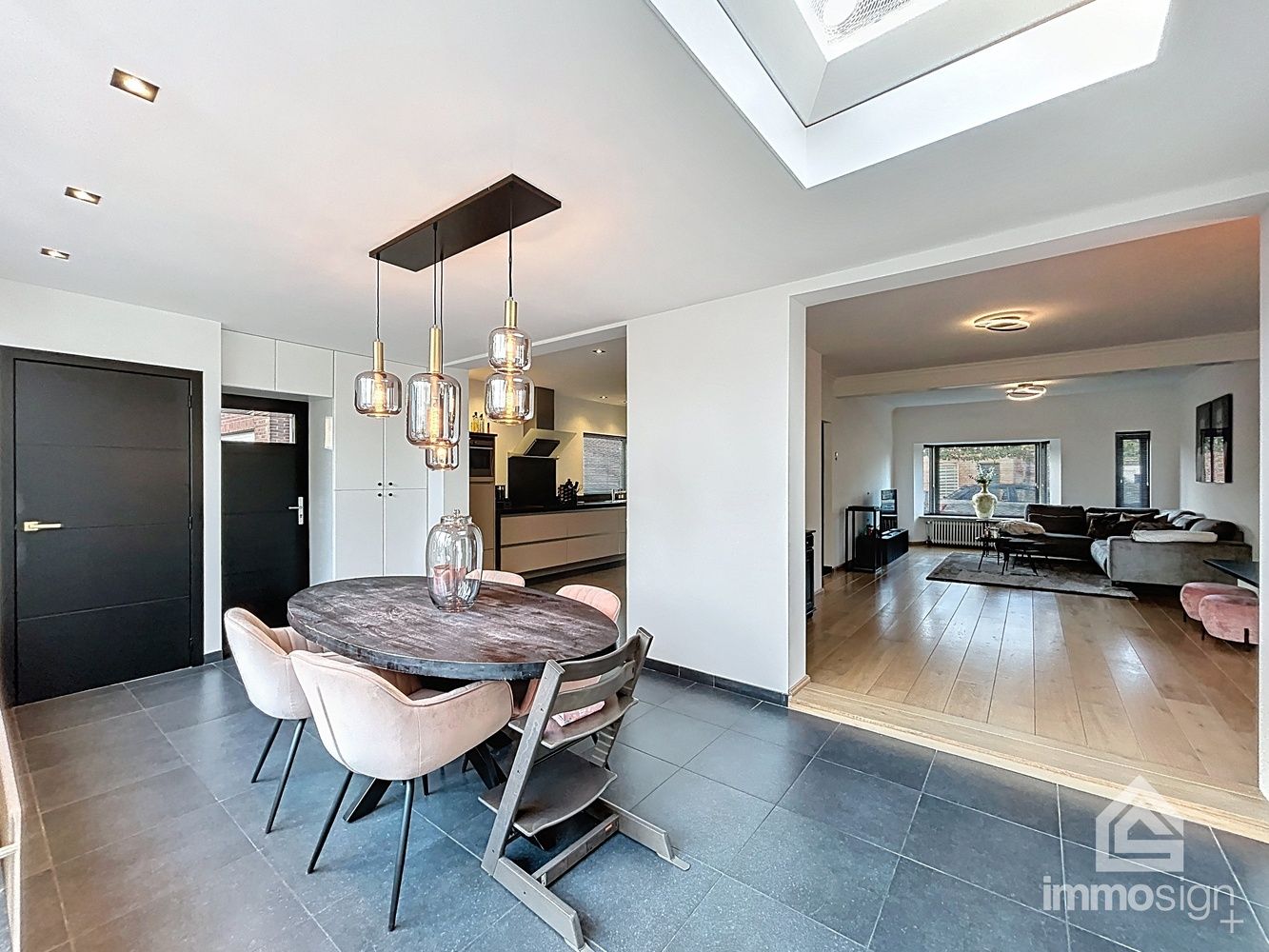 Modern gerenoveerde gezinswoning met authentieke elementen en een toffe uitstraling te Hamont-Achel! foto 2