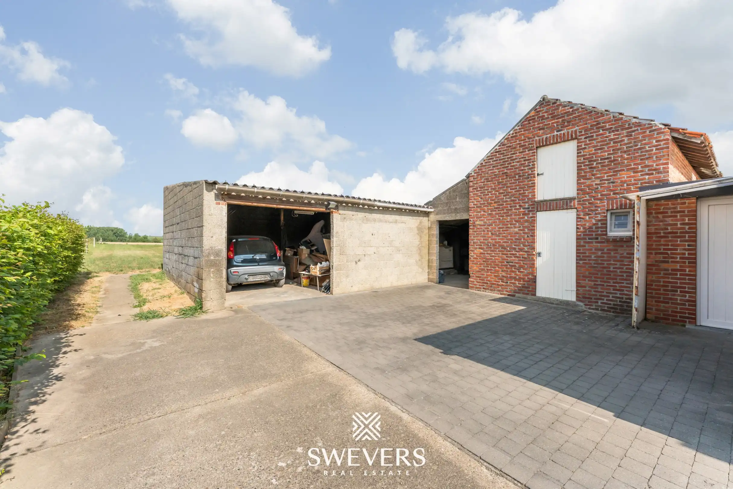 Ruime open bebouwing met 4 slaapkamers, grote garage en zonnig perceel van 15 are 28 ca foto 20