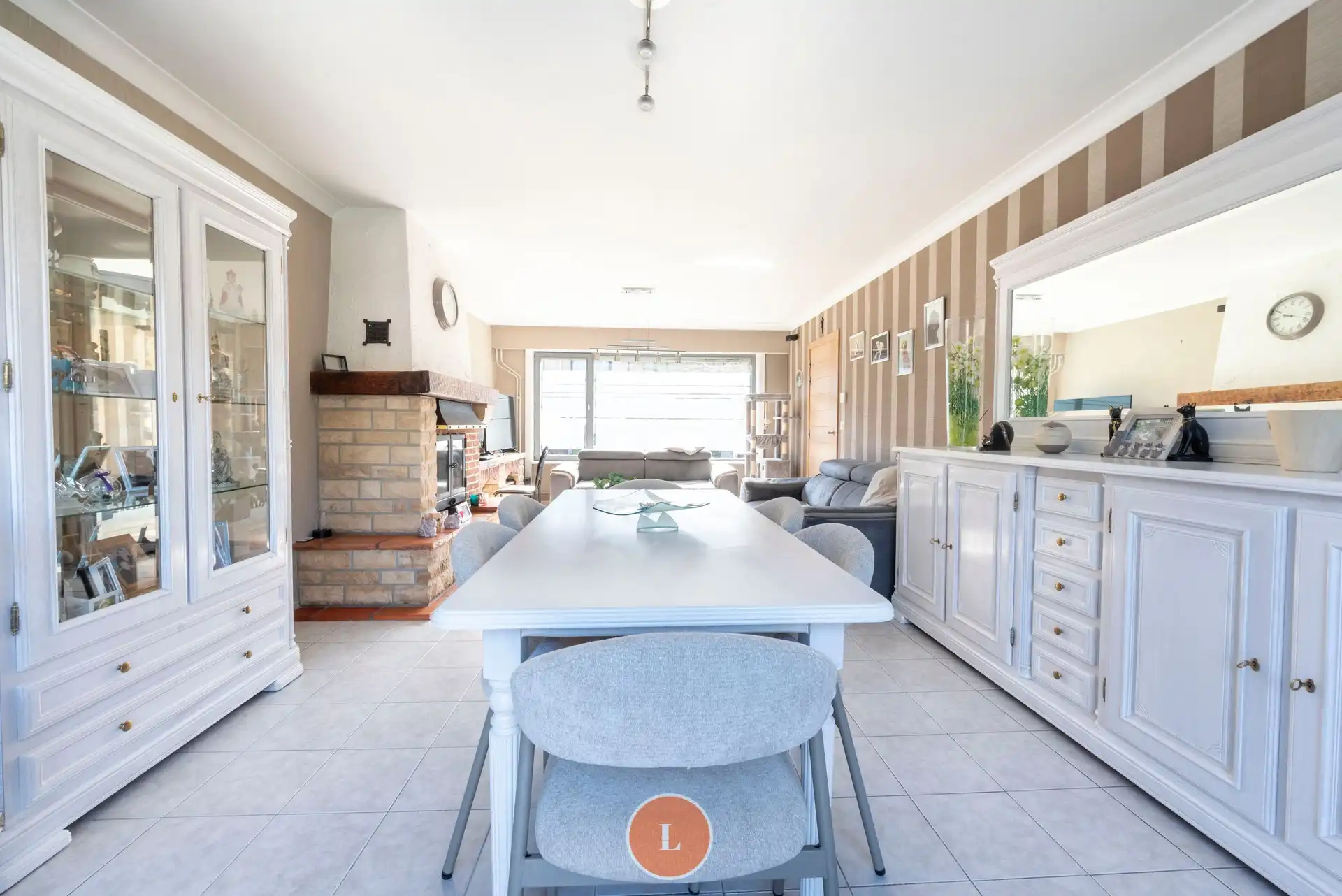 Instapklare gezinswoning in rustige, doodlopende straat met 4 kamers en garage foto 4