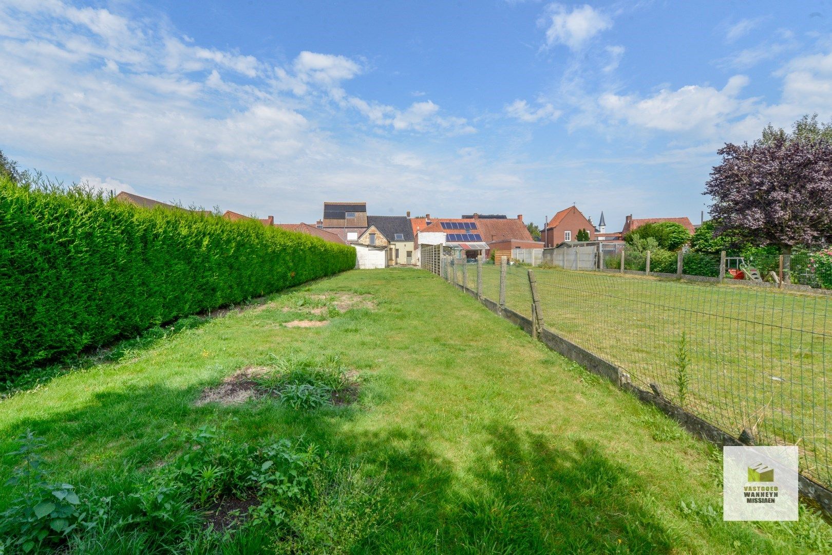 Gerenoveerde woning met 3 slaapkamers en tuin in het centrum van Zwevezele foto {{pictureIndex}}