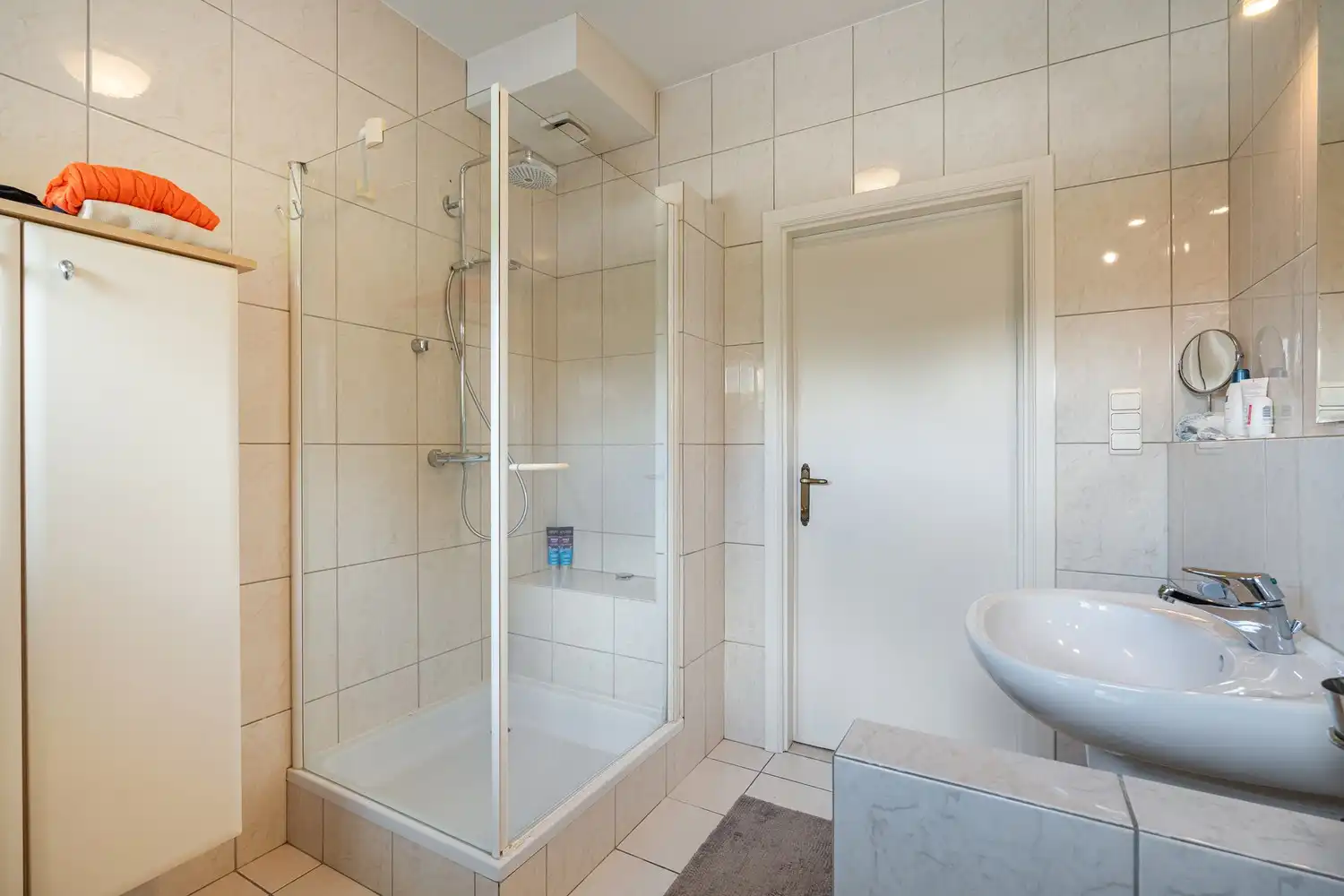 Verrassend ruime villa met 5 slaapkamers, praktijkruimte, zwembad en eindeloze mogelijkheden foto 12
