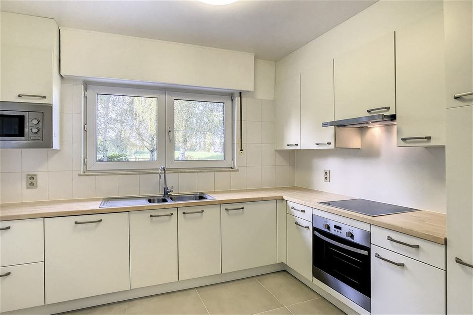 Koppelvilla in rustige straat vlakbij het Park van Tervuren. foto 9