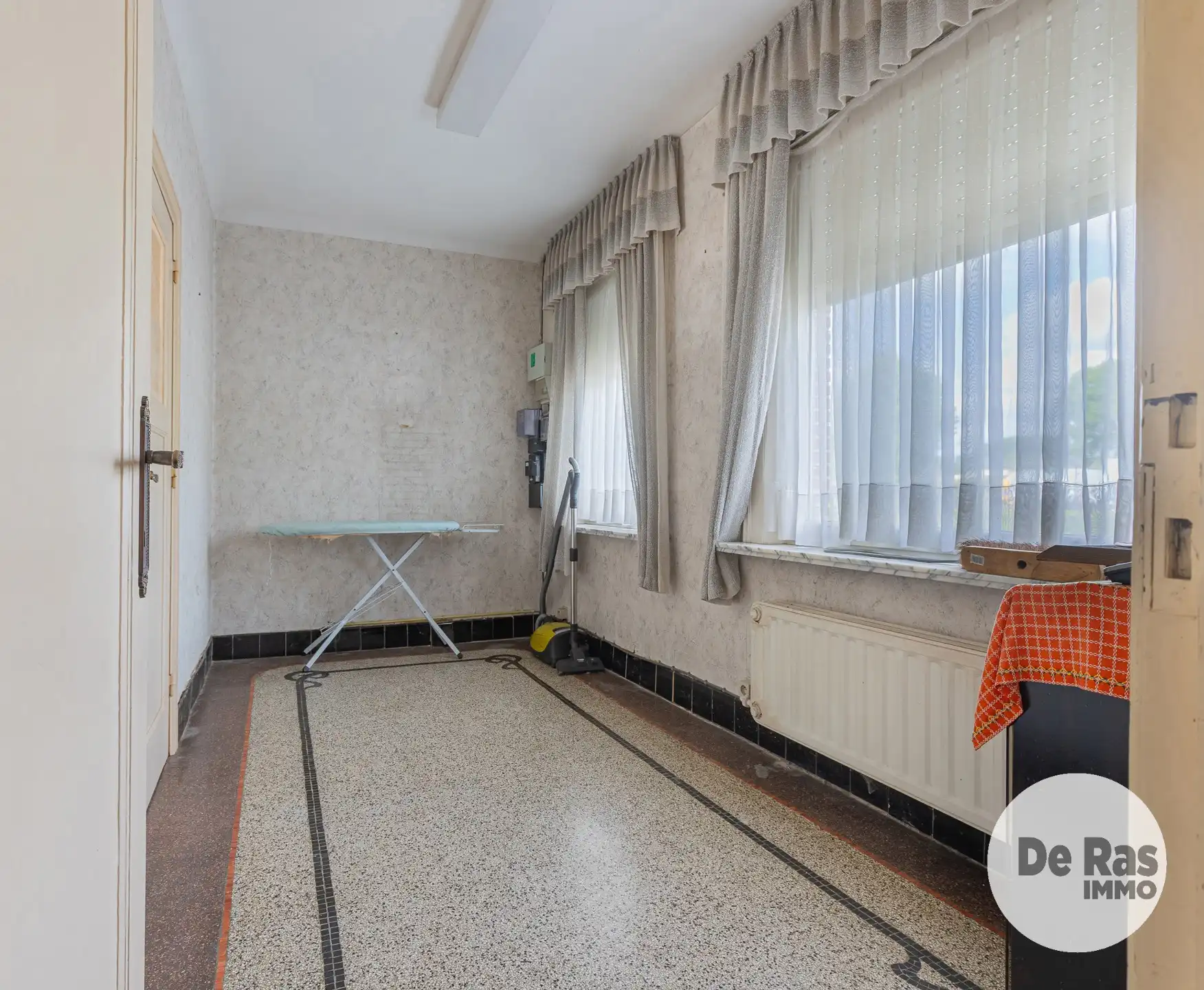 BURST - Te renoveren woning met tal van mogelijkheden foto 9