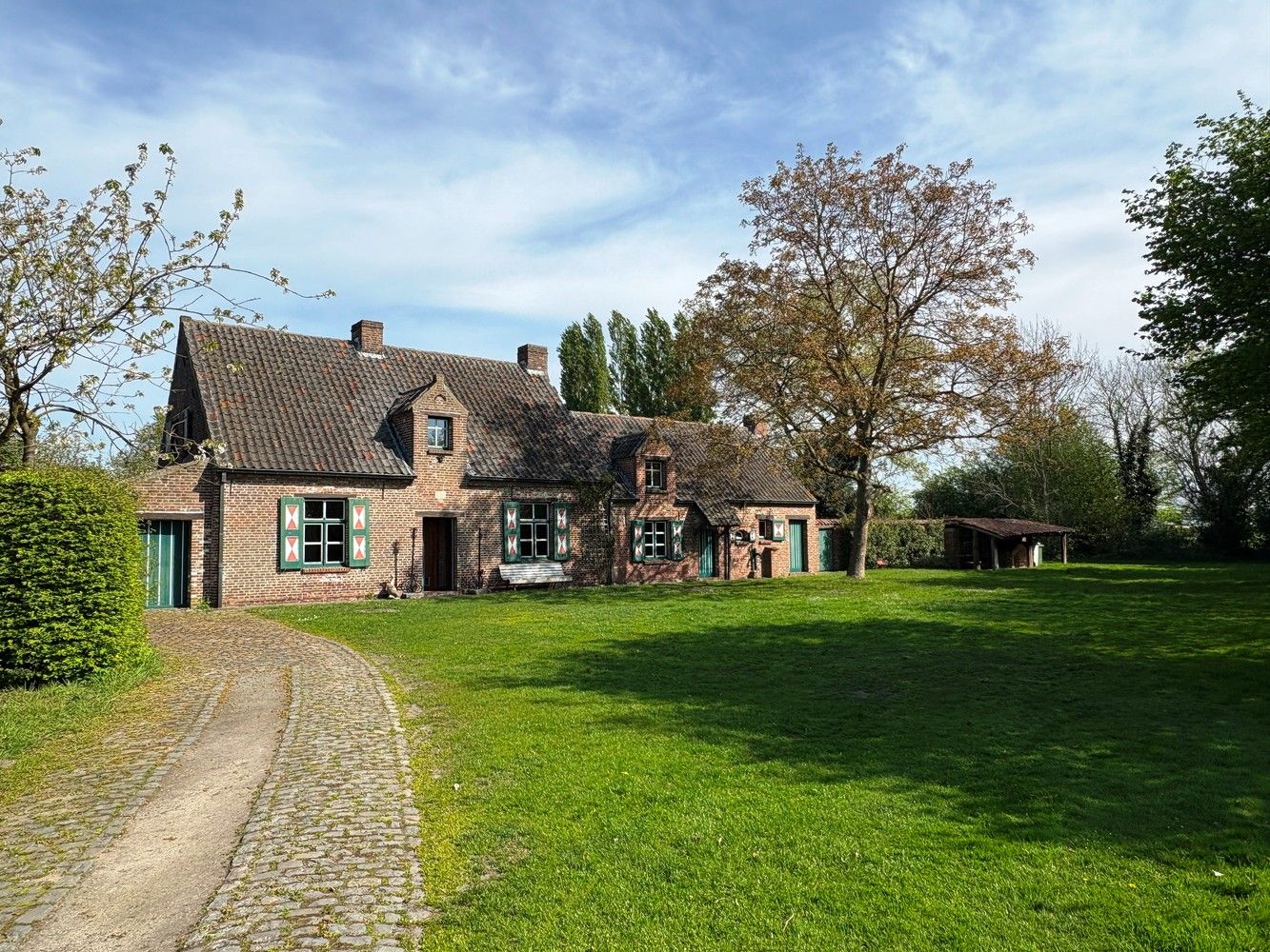 Hoofdfoto van de publicatie: Historische landelijke hoevewoning met grote tuin gebouwd in 1754