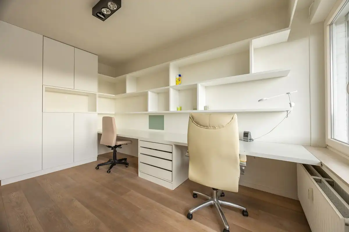 Zeer ruim en lichtrijk appartement te koop foto 15