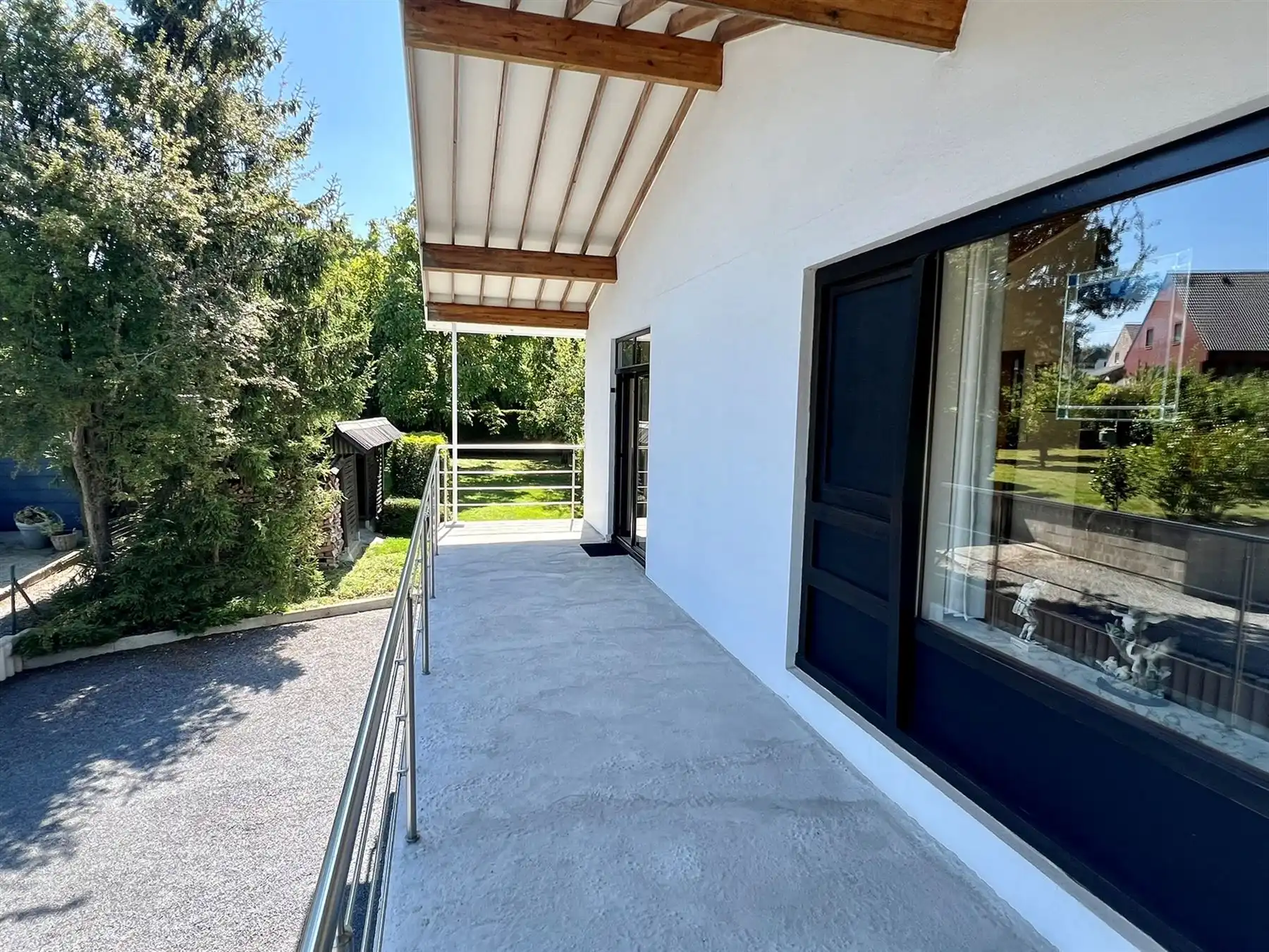 Karaktervolle en ruime villa met prachtige tuin foto 12