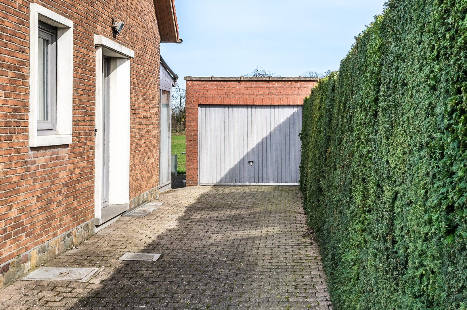 Ruime woning met grote tuin foto 19