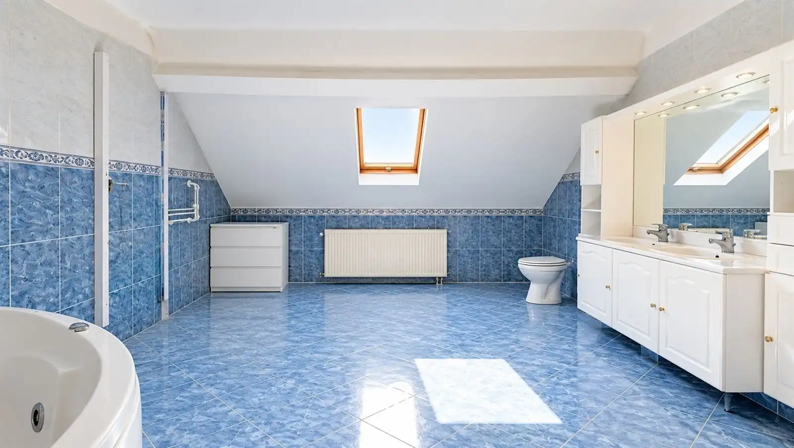 Huis met achtergebouw en groot terras foto 21