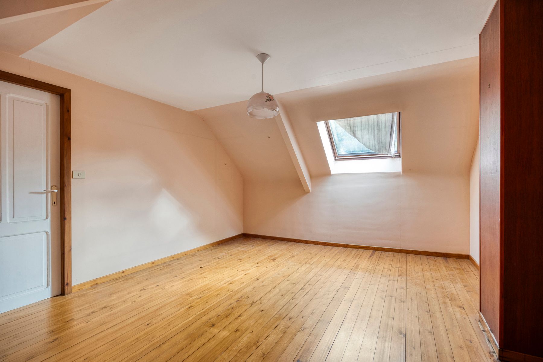 Karaktervolle te renoveren woning op perceel van 37a20ca! foto 17