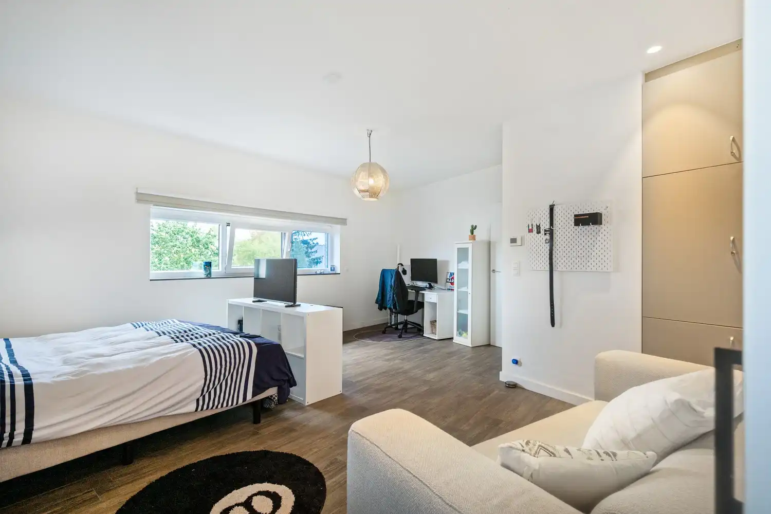Instapklare energiezuinige villa met 4 zeer ruime slpkrs en ruime inpandige garage op 1006m2 foto 4