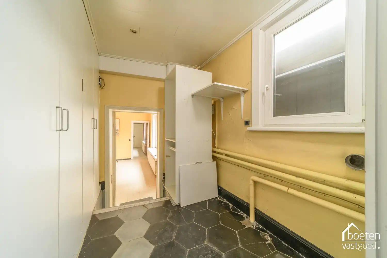 VEURNE: Karaktervol eigendom, type herenwoning, in het bruisende hart van Veurne-centrum, met een waaier van mogelijkheden! foto 8