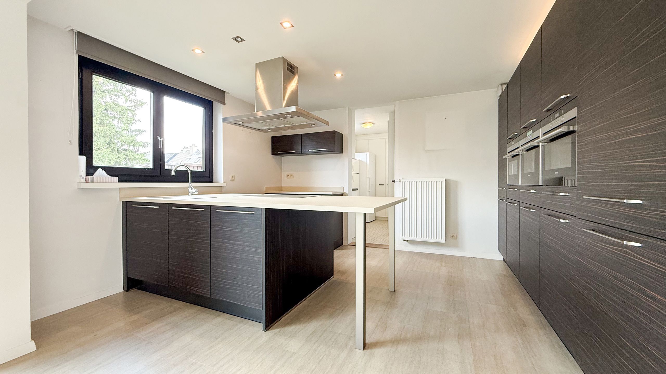 Ruim appartement met 2 slaapkamers en terras,met palletkachel foto 9