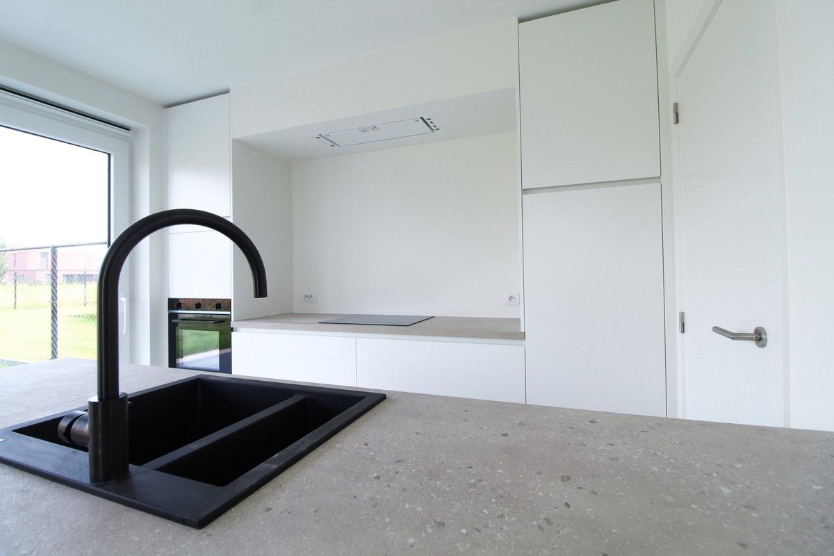 Volledig afgewerkte halfopen nieuwbouwwoning in Roeselare foto 7