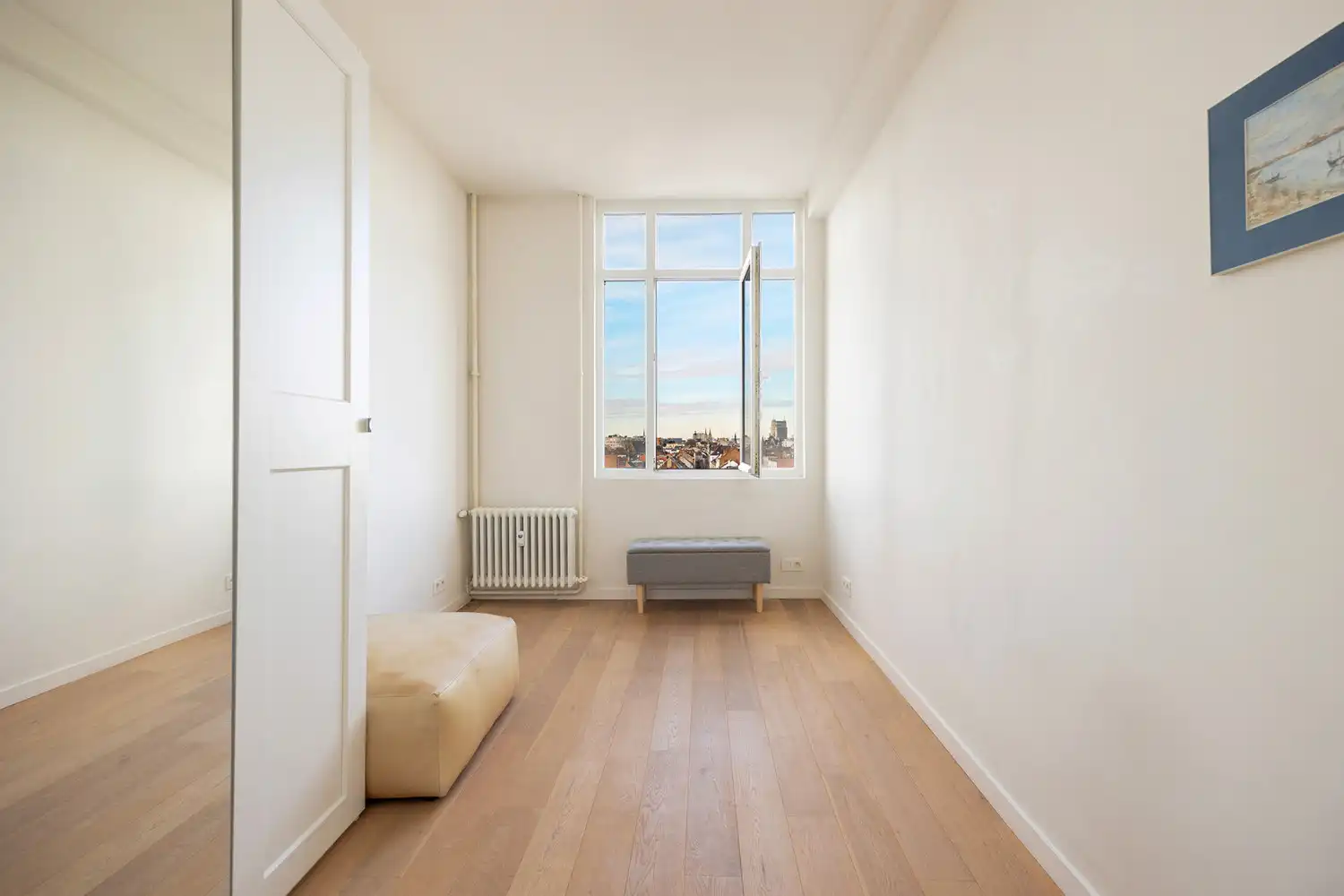 Vernieuwd ruim 2-slpk appartement met panoramisch zicht foto 14