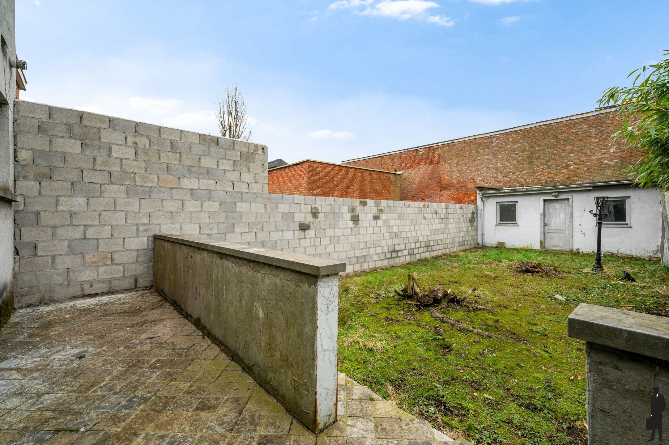 Op te frissen woning met ruime tuin foto 13