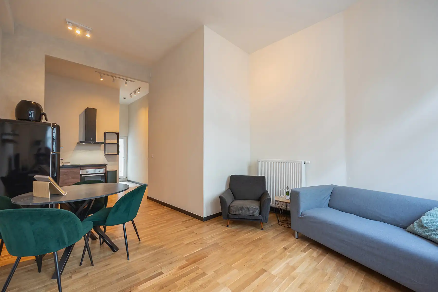 Instapklaar gelijkvloers 1-slaapkamerappartement met terras! foto {{pictureIndex}}