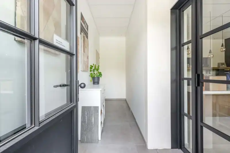 Ruime loods met kantoorruimte aan de Oeselgemstraat te huur in Wakken – perfect voor uw bedrijfsactiviteiten! ✨ foto 17