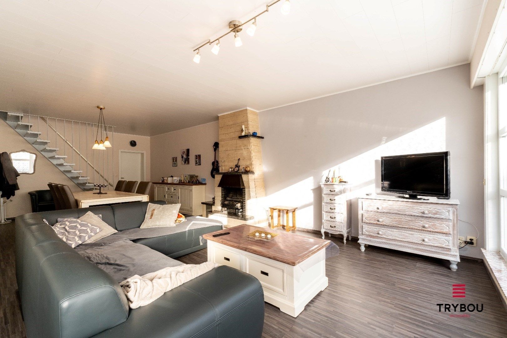 Kwalitatieve karakterwoning met ruime garage, pal in het centrum van Houthulst foto 4