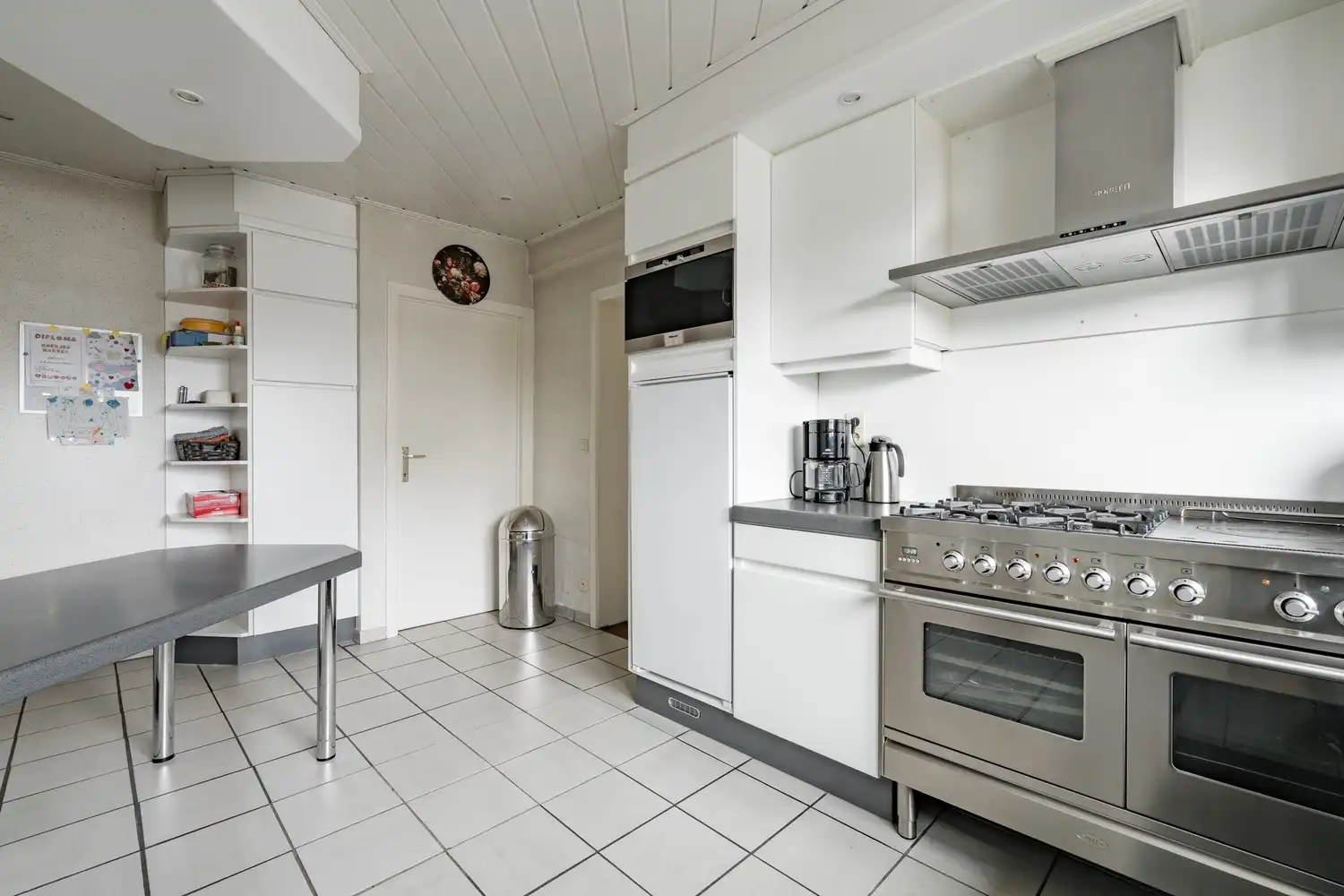 Instapklare  gezinswoning op ruim hoekperceel van 784 m² foto 12